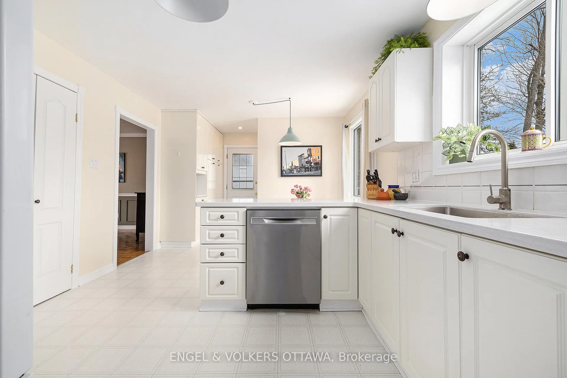 Photo 13 of 12 Woodburn Drive, Ottawa, Blackburn Hamlet — HOMEH