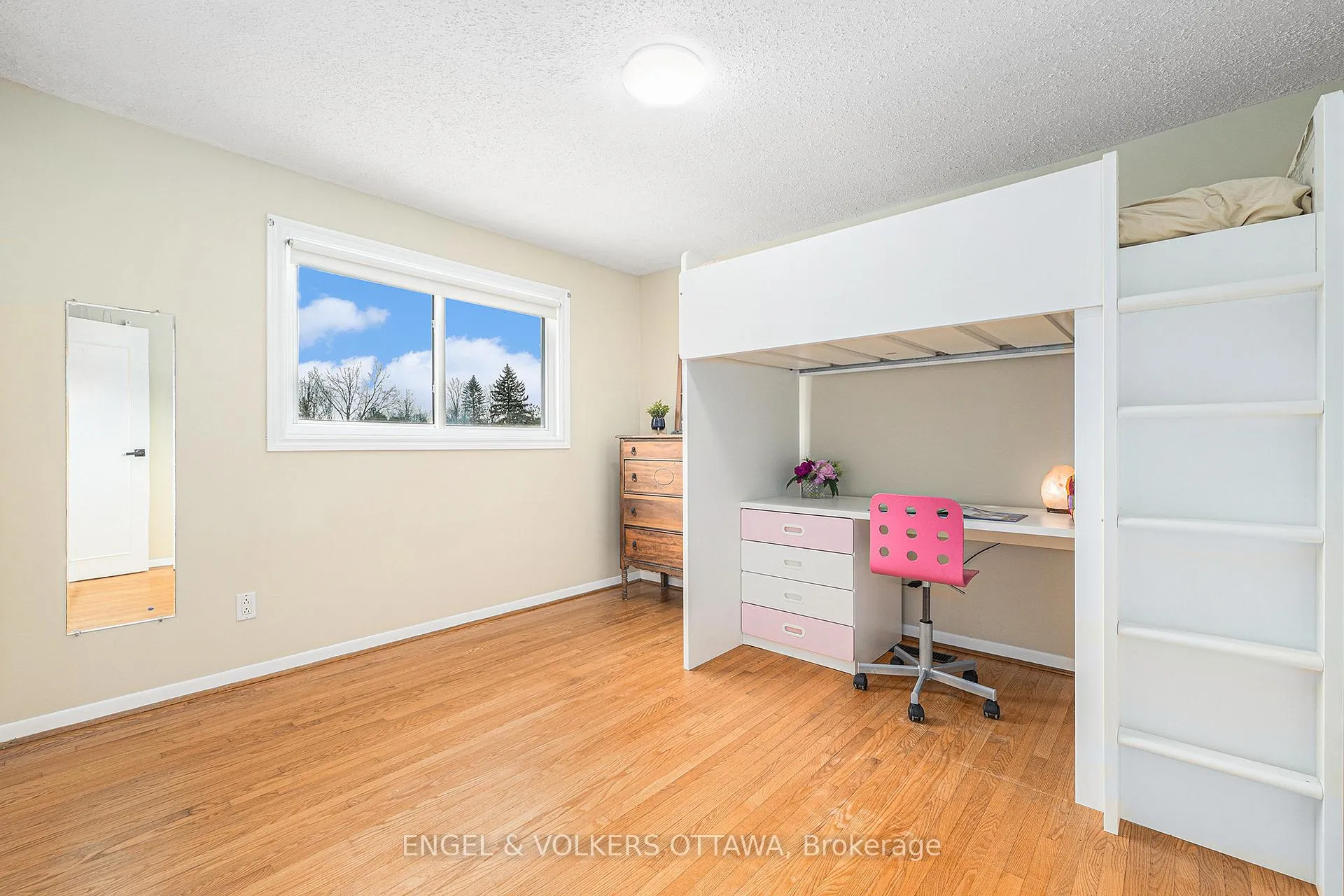 Photo 23 of 12 Woodburn Drive, Ottawa, Blackburn Hamlet — HOMEH