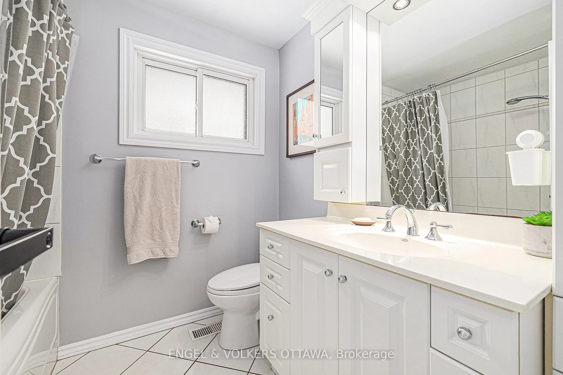 Photo 24 of 12 Woodburn Drive, Ottawa, Blackburn Hamlet — HOMEH