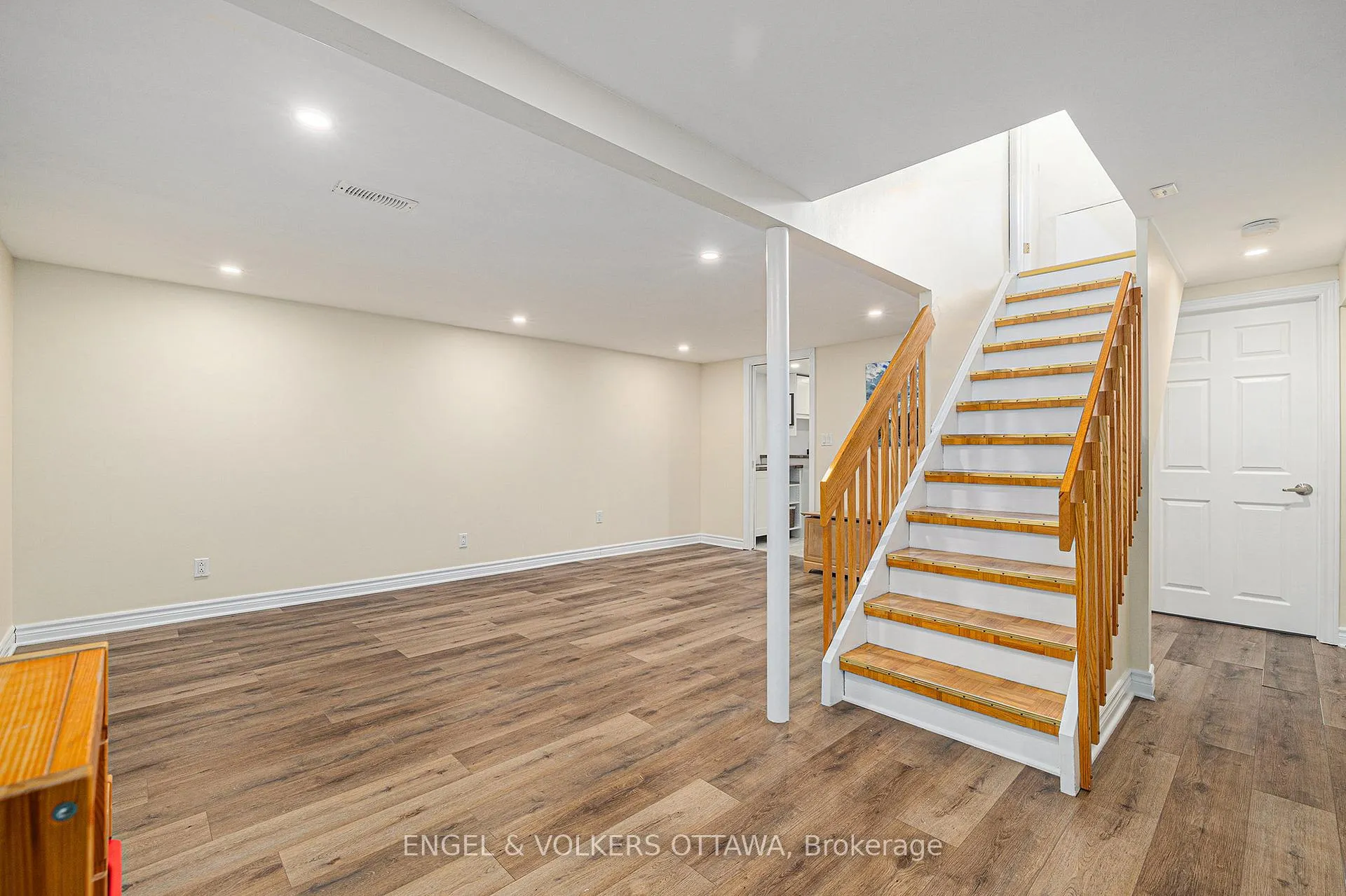 Photo 25 of 12 Woodburn Drive, Ottawa, Blackburn Hamlet — HOMEH