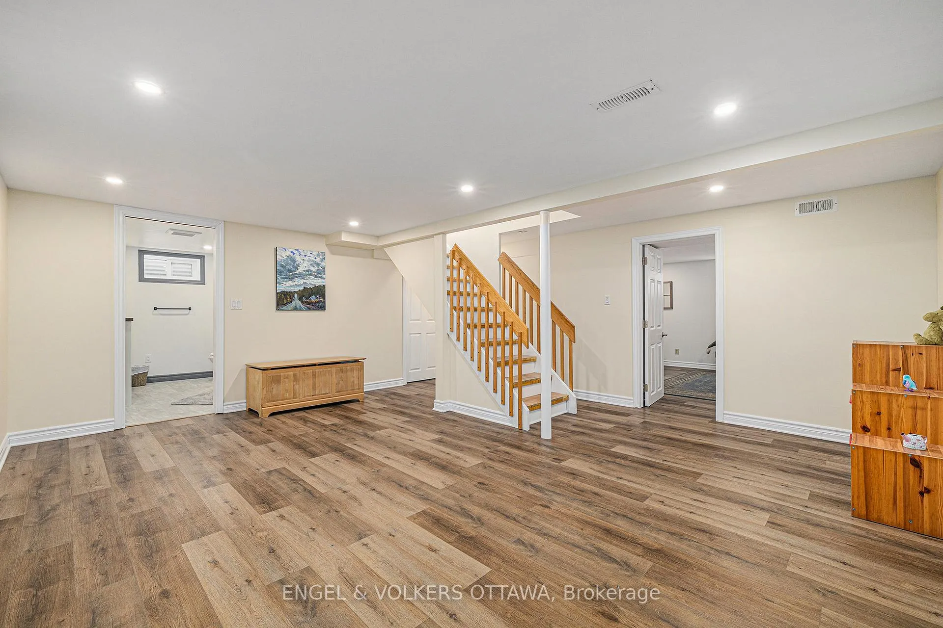 Photo 26 of 12 Woodburn Drive, Ottawa, Blackburn Hamlet — HOMEH