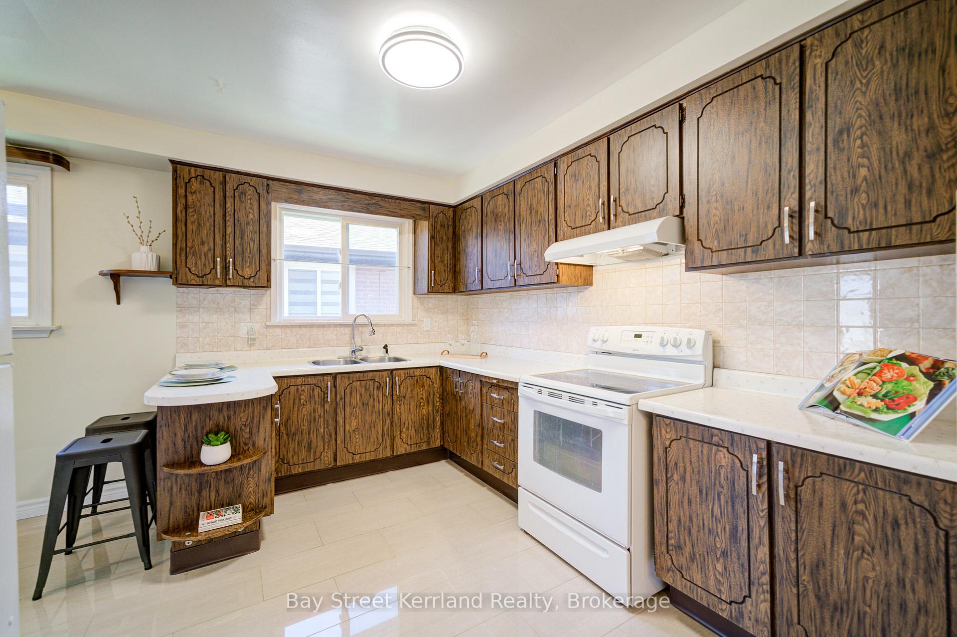 Photo 12 of 53 Ladbrooke Road, Etobicoke, Willowridge-Martingrove-Richview — HOMEH