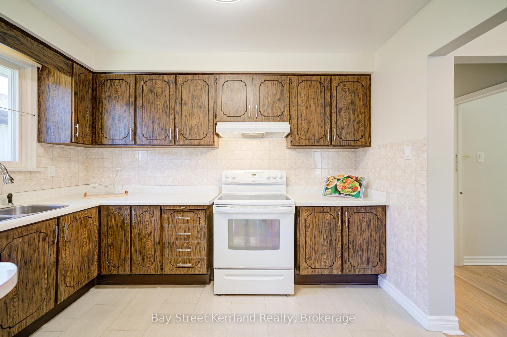 Photo 13 of 53 Ladbrooke Road, Etobicoke, Willowridge-Martingrove-Richview — HOMEH