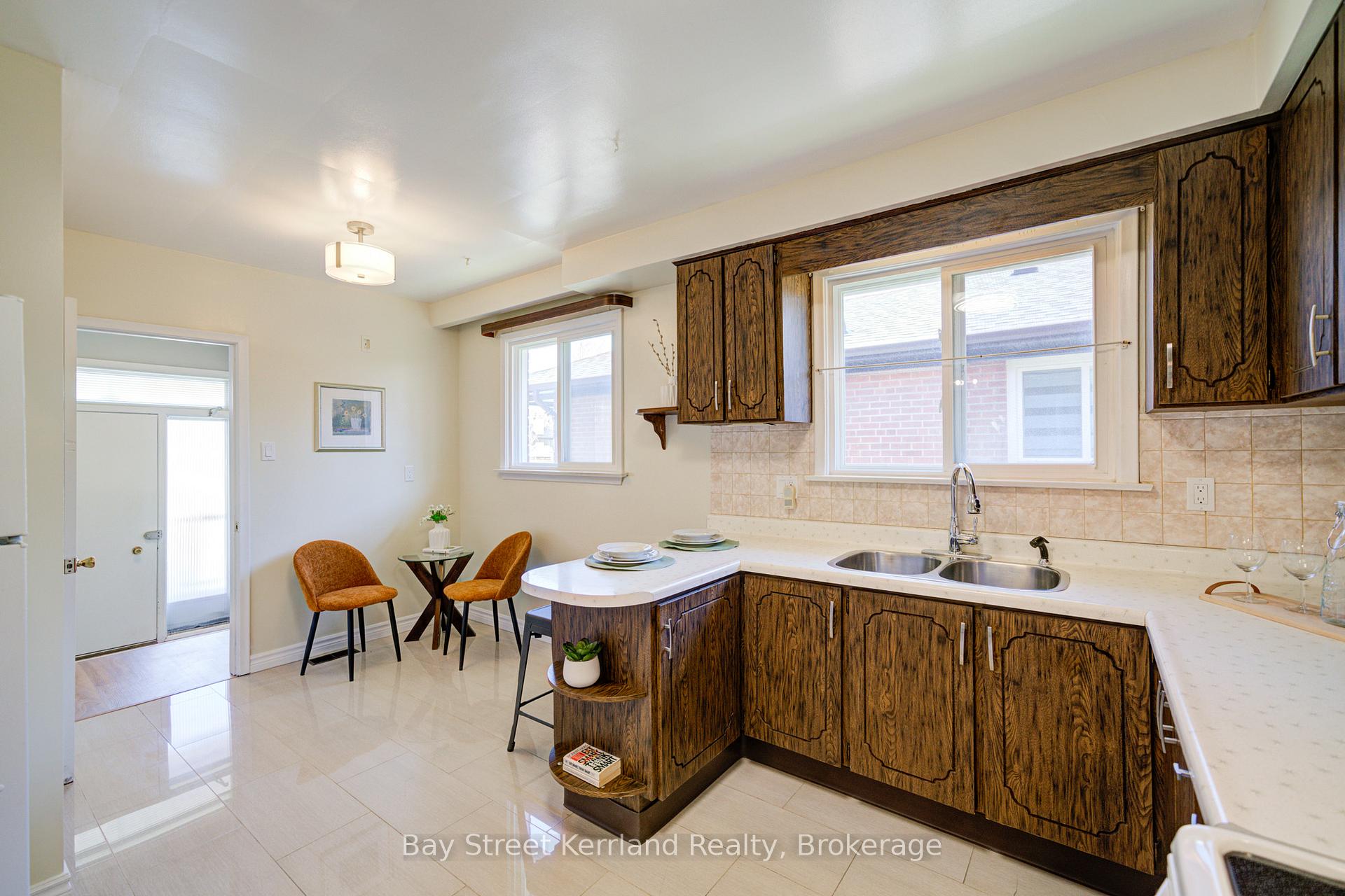 Photo 14 of 53 Ladbrooke Road, Etobicoke, Willowridge-Martingrove-Richview — HOMEH