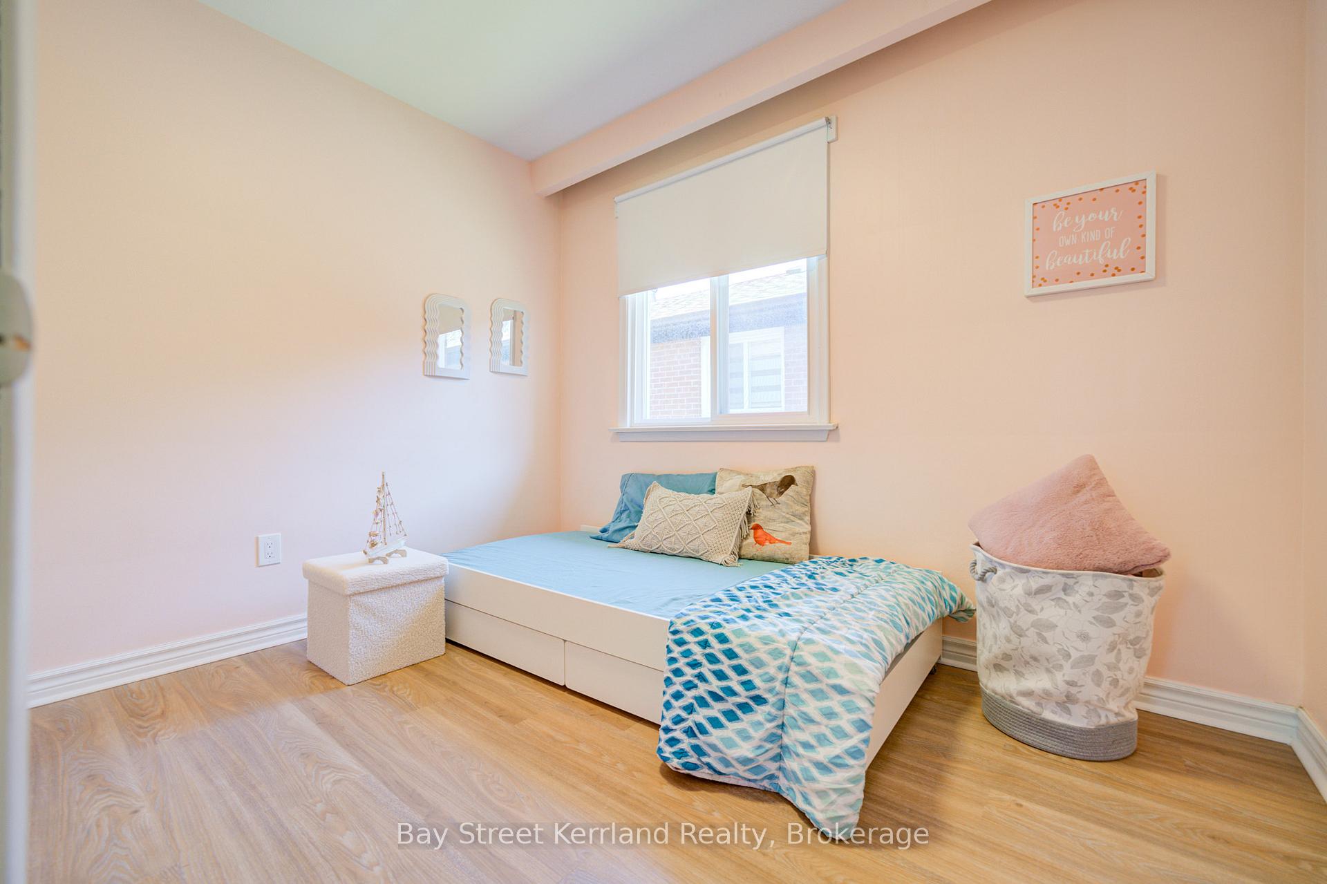Photo 19 of 53 Ladbrooke Road, Etobicoke, Willowridge-Martingrove-Richview — HOMEH