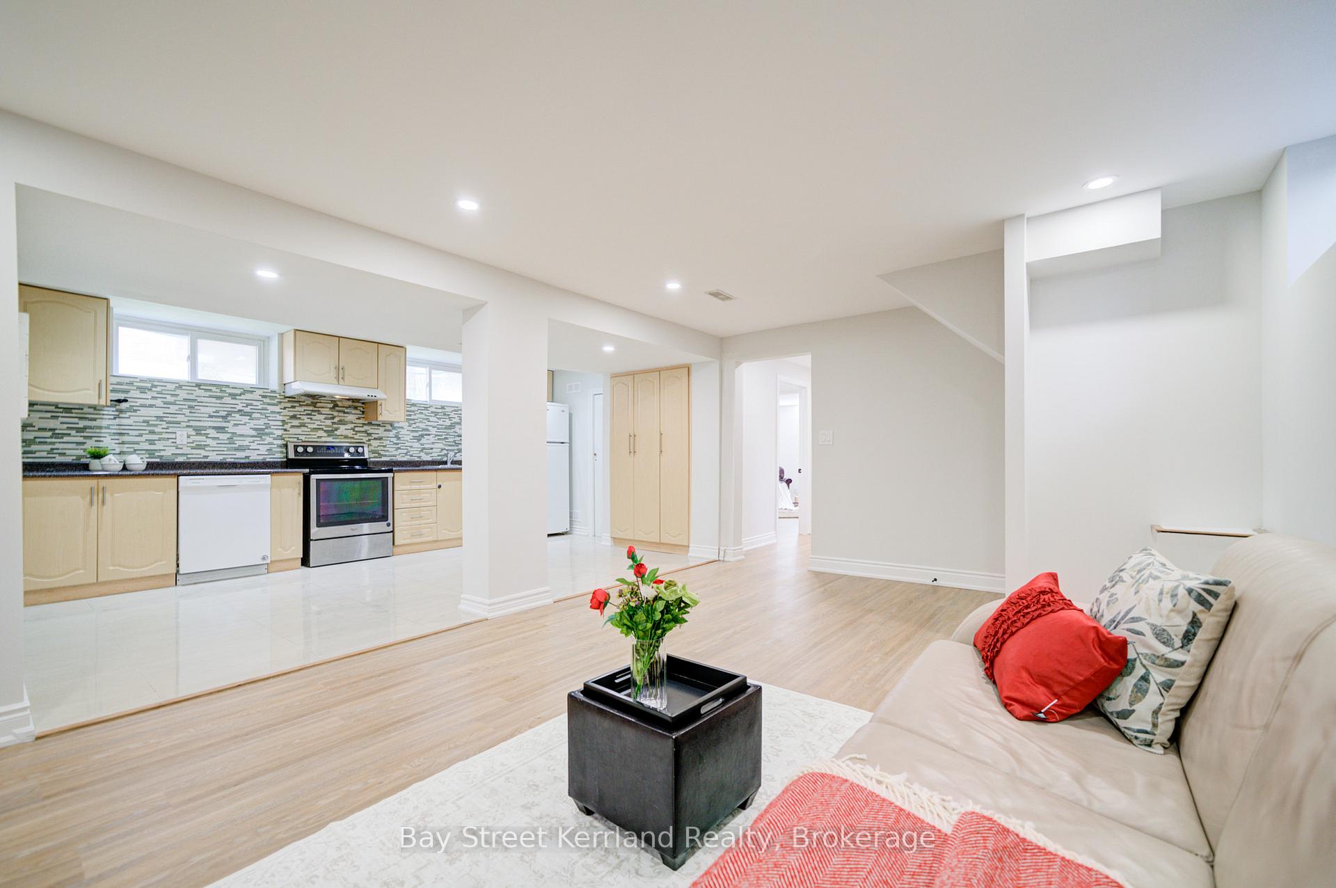 Photo 26 of 53 Ladbrooke Road, Etobicoke, Willowridge-Martingrove-Richview — HOMEH