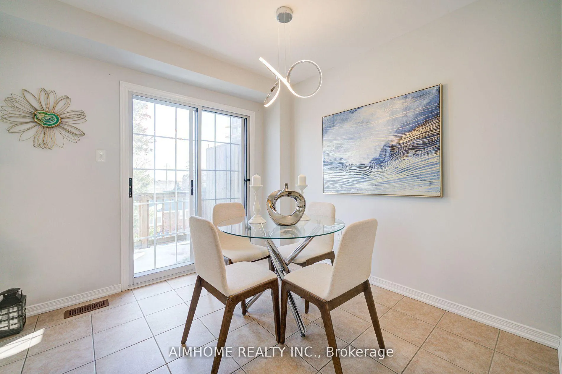 Photo 10 of 27 Warrington Way, Markham, Berczy — HOMEH