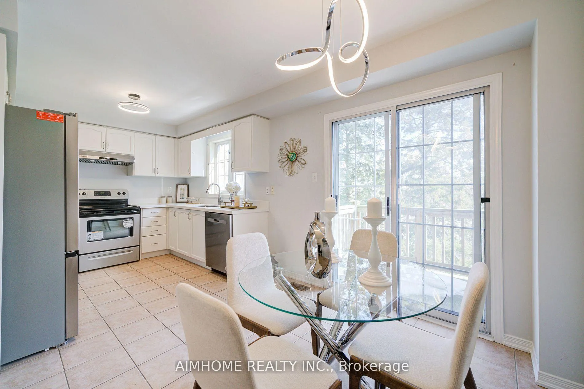 Photo 11 of 27 Warrington Way, Markham, Berczy — HOMEH