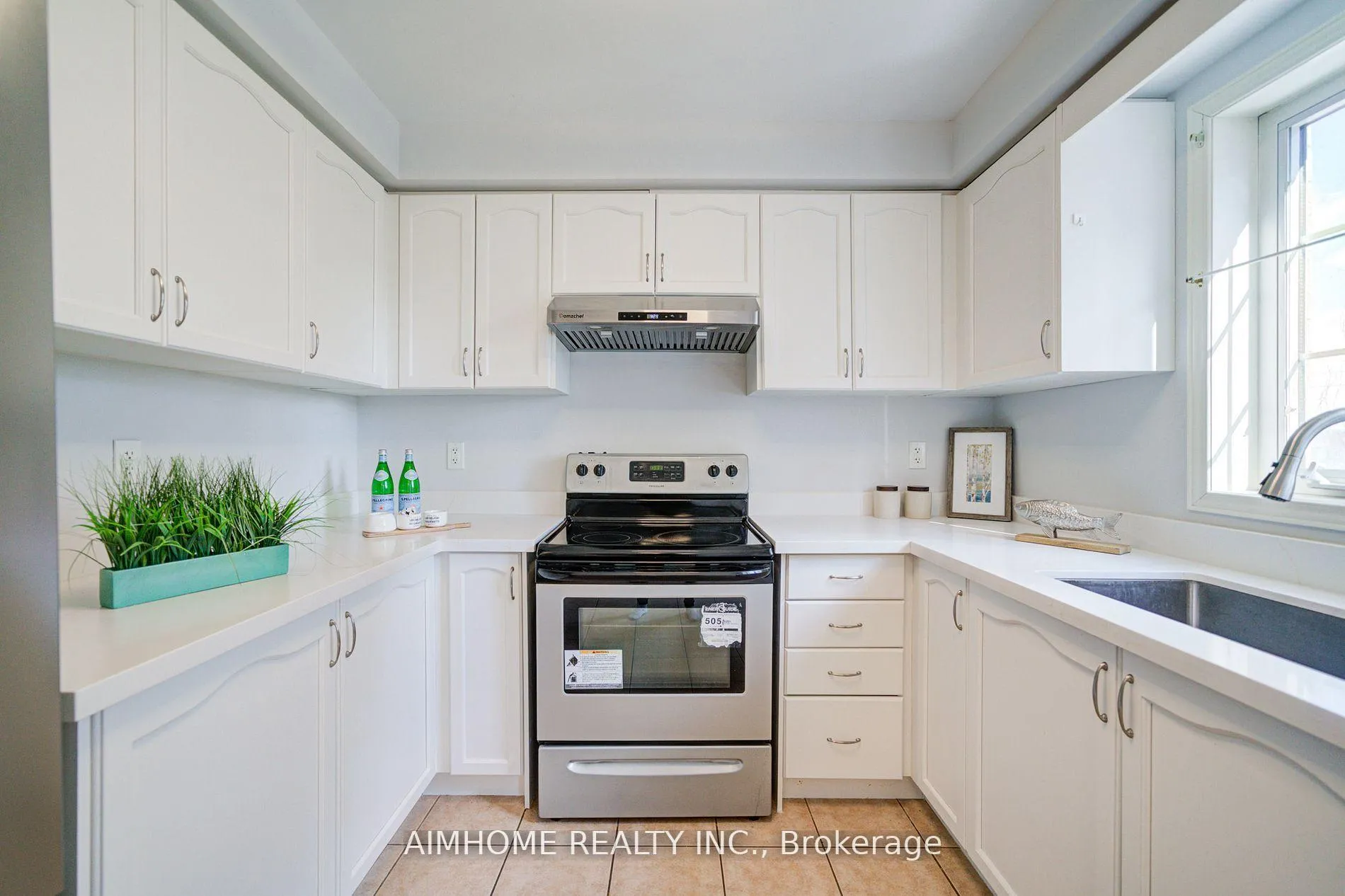 Photo 12 of 27 Warrington Way, Markham, Berczy — HOMEH
