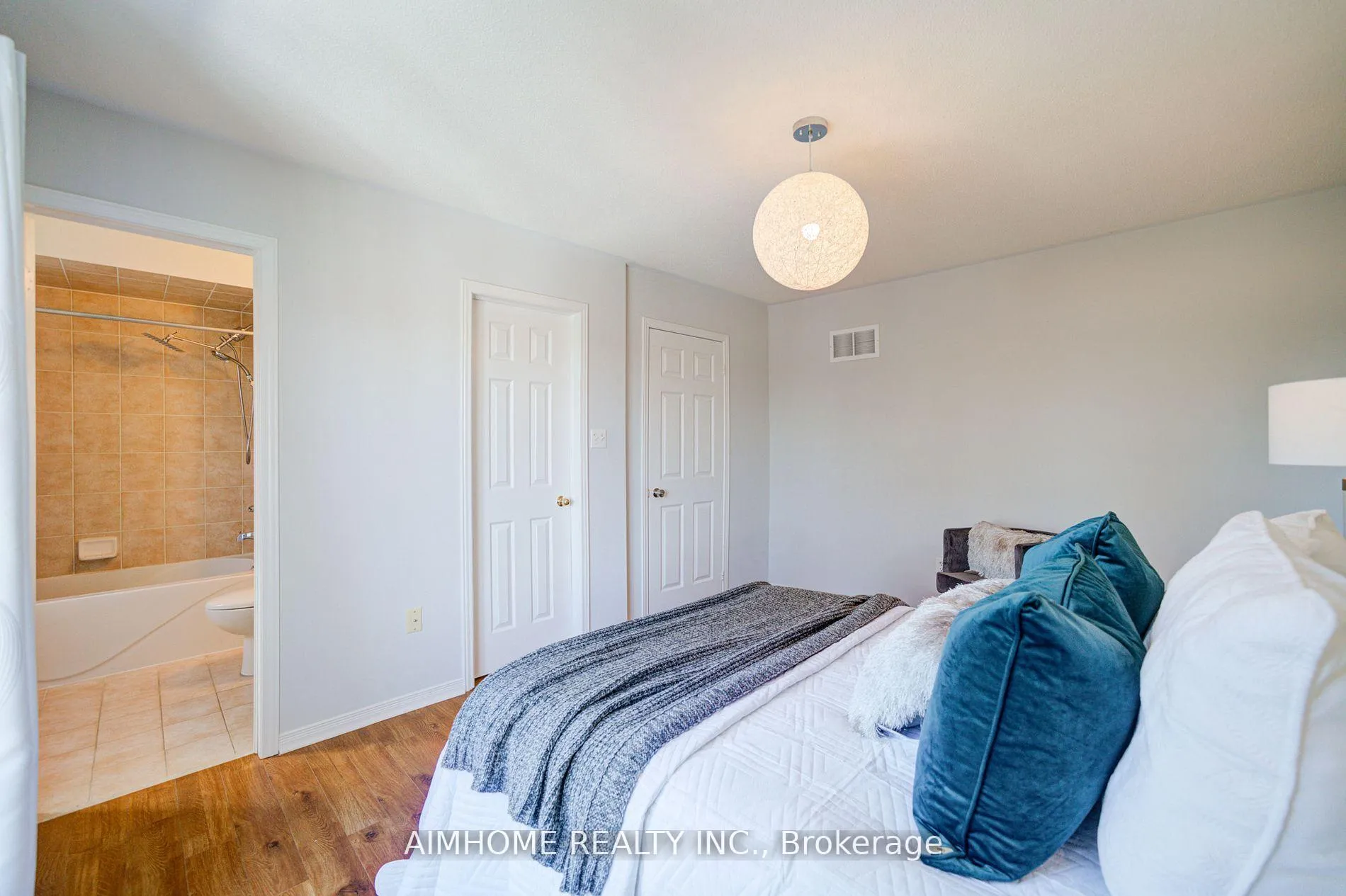 Photo 24 of 27 Warrington Way, Markham, Berczy — HOMEH