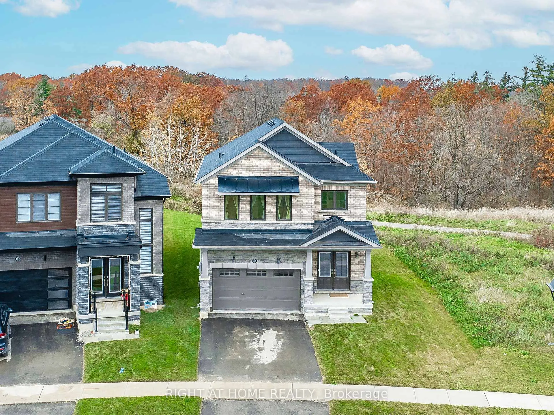 Photo 2 of 116 Whithorn Crescent, Haldimand — HOMEH
