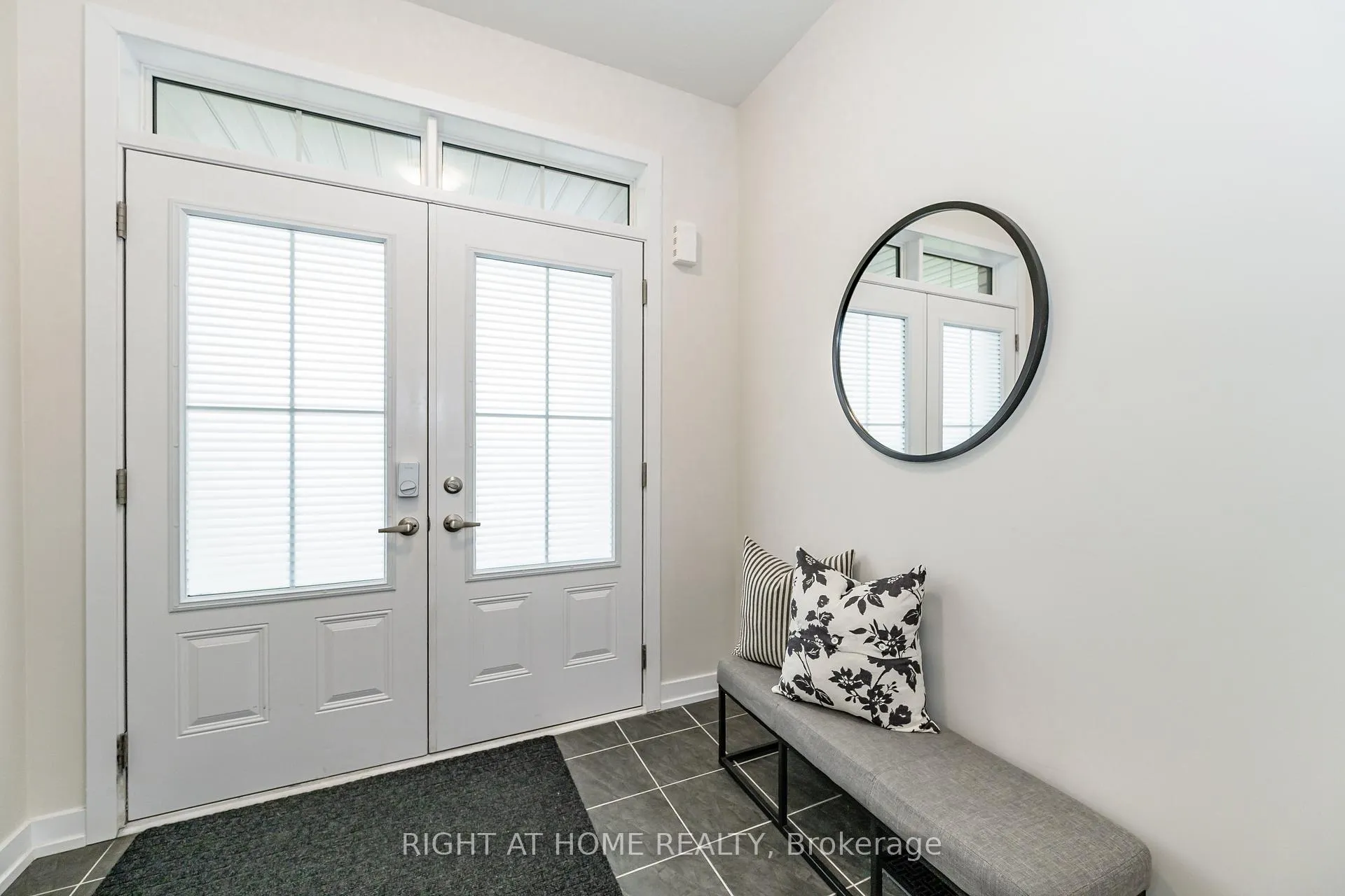 Photo 3 of 116 Whithorn Crescent, Haldimand — HOMEH