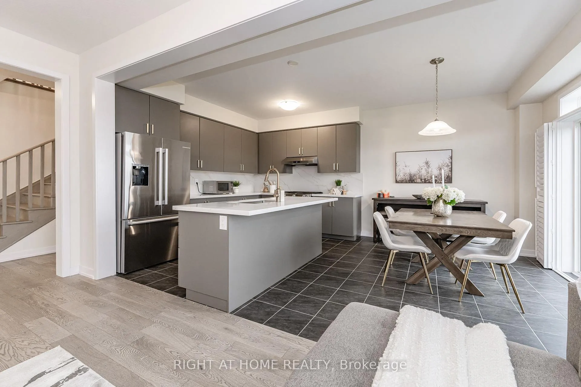 Photo 5 of 116 Whithorn Crescent, Haldimand — HOMEH