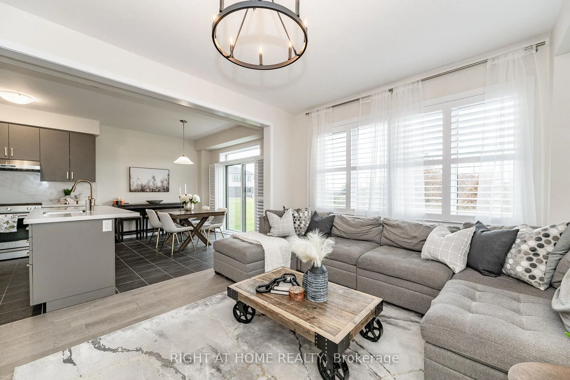 Photo 8 of 116 Whithorn Crescent, Haldimand — HOMEH