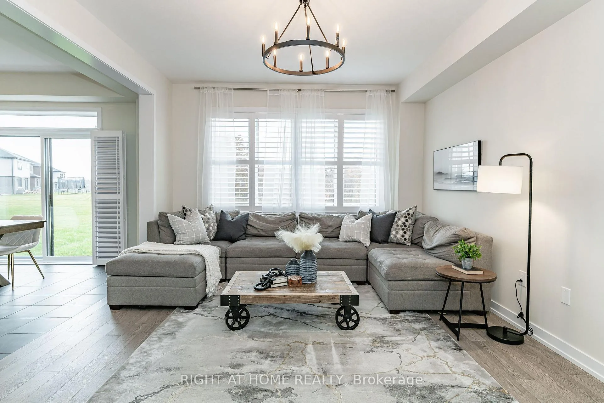 Photo 9 of 116 Whithorn Crescent, Haldimand — HOMEH