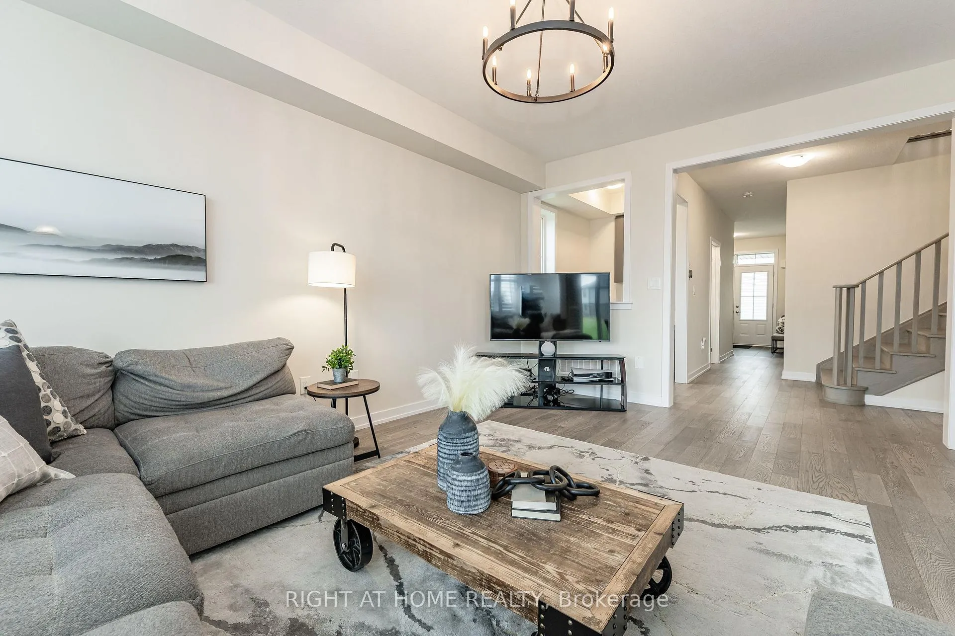 Photo 10 of 116 Whithorn Crescent, Haldimand — HOMEH