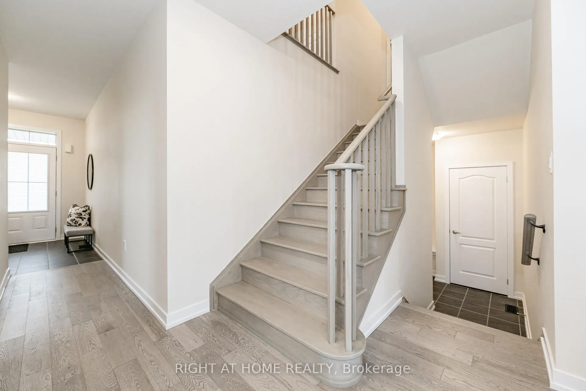 Photo 12 of 116 Whithorn Crescent, Haldimand — HOMEH