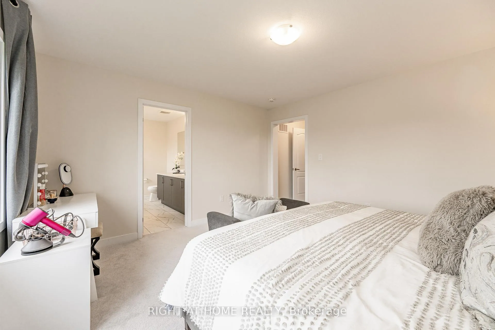Photo 14 of 116 Whithorn Crescent, Haldimand — HOMEH