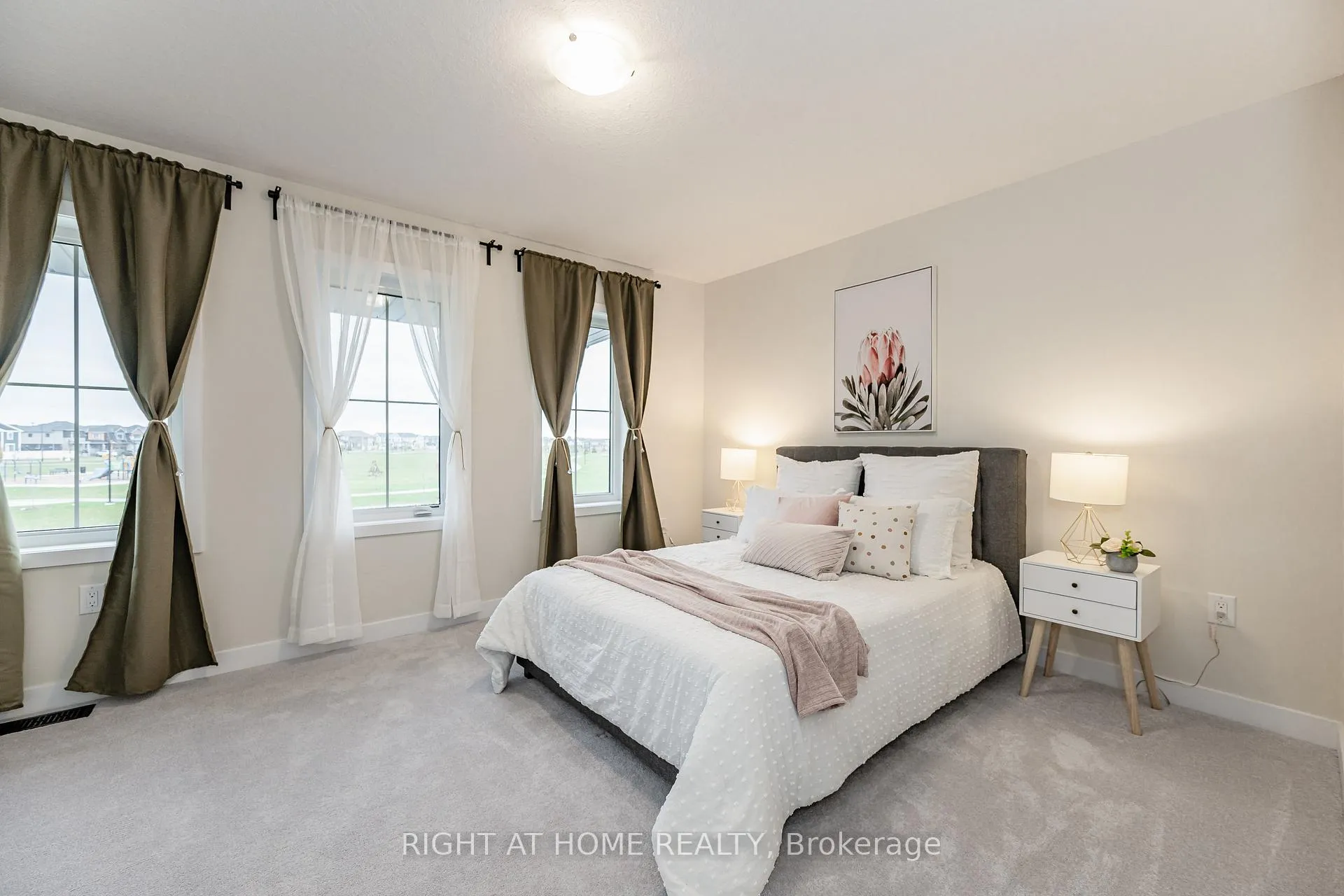 Photo 16 of 116 Whithorn Crescent, Haldimand — HOMEH