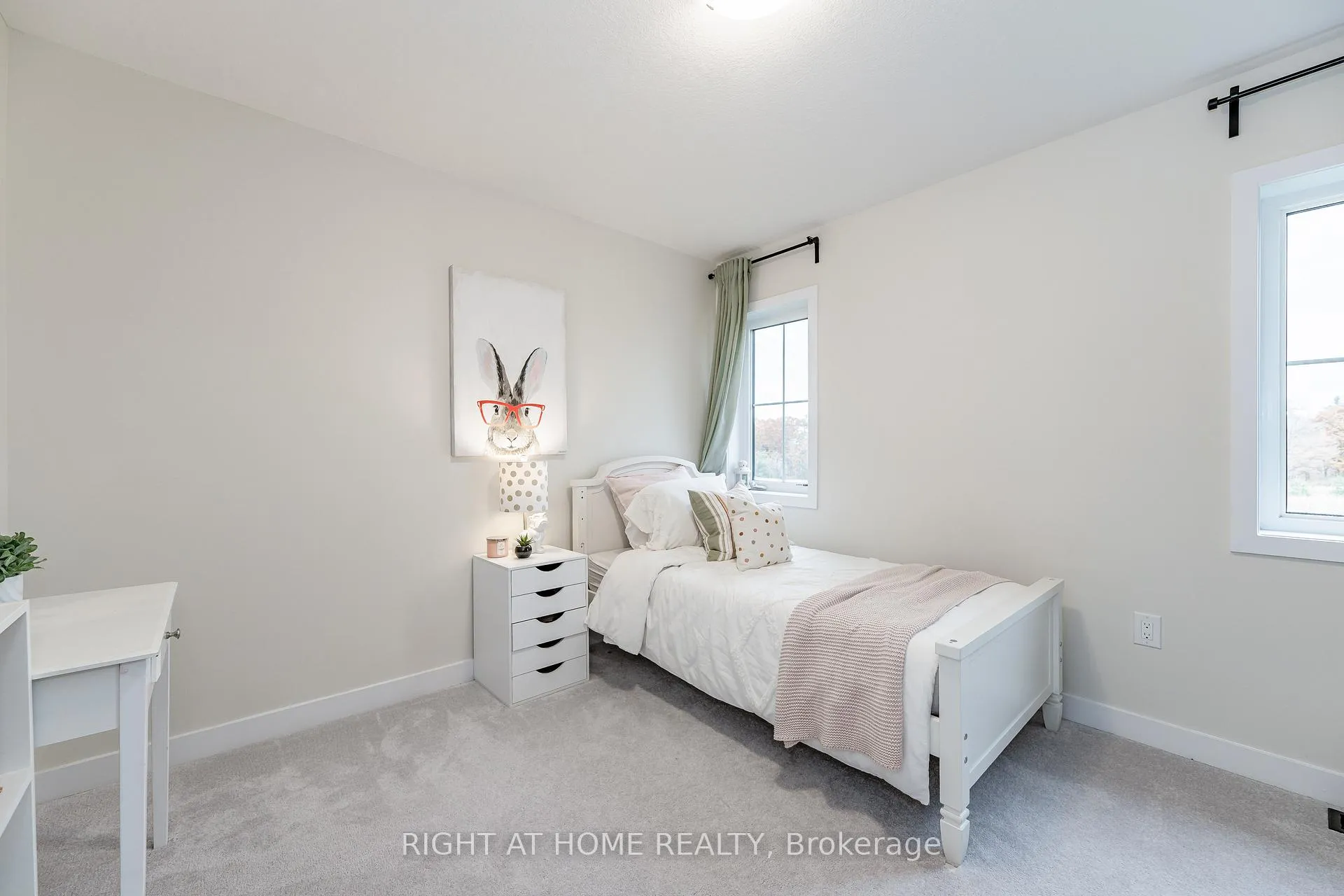 Photo 18 of 116 Whithorn Crescent, Haldimand — HOMEH