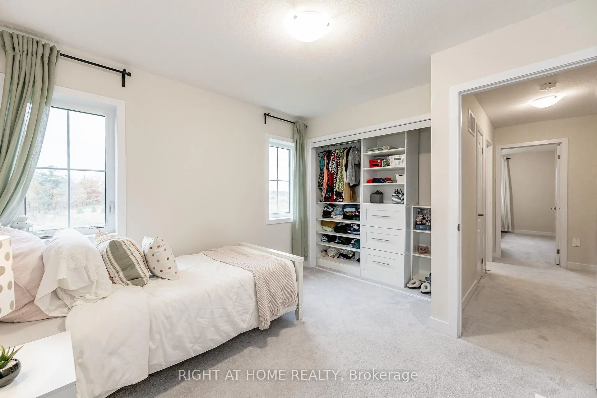Photo 20 of 116 Whithorn Crescent, Haldimand — HOMEH