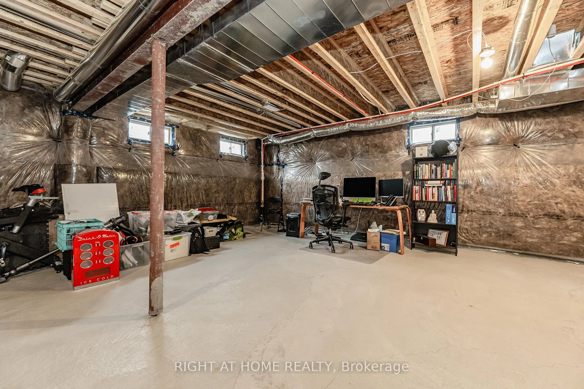 Photo 26 of 116 Whithorn Crescent, Haldimand — HOMEH