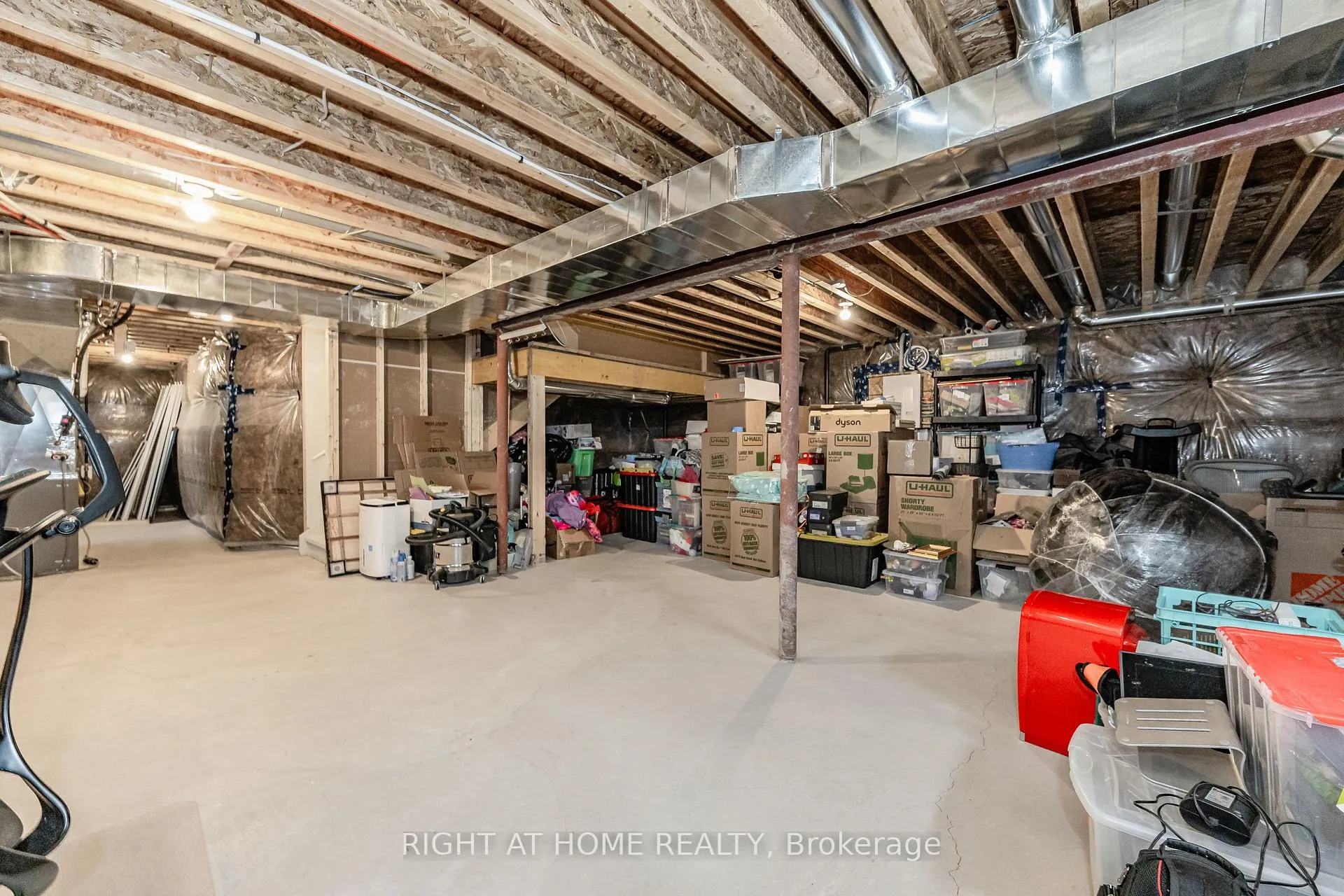 Photo 27 of 116 Whithorn Crescent, Haldimand — HOMEH