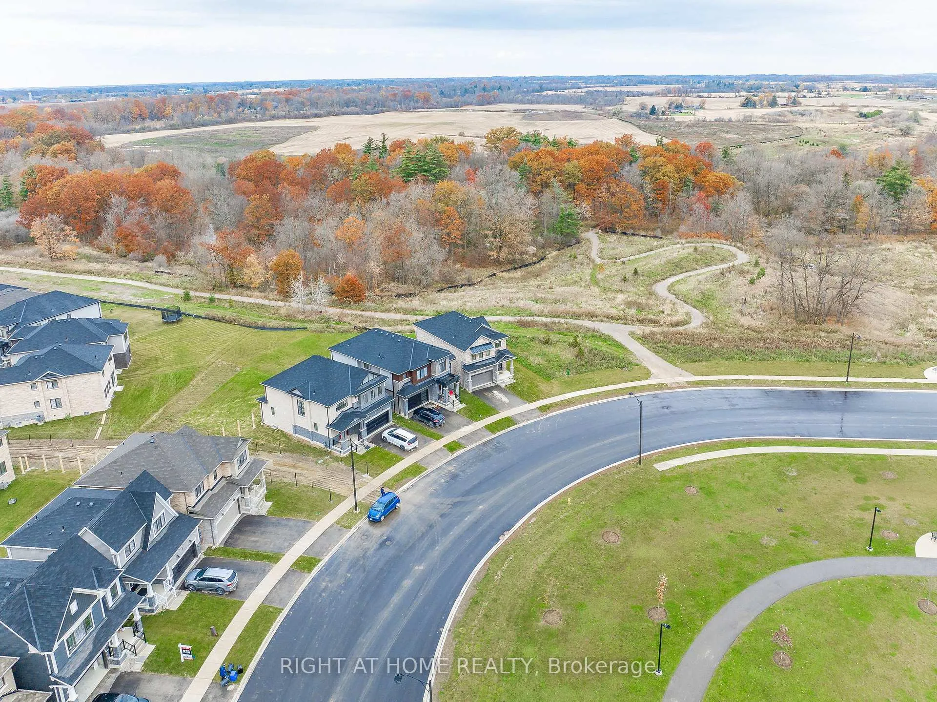 Photo 28 of 116 Whithorn Crescent, Haldimand — HOMEH