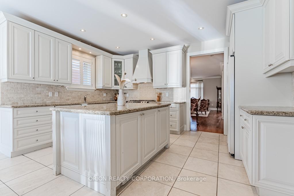 Photo 11 of 293 La Rose Avenue, Etobicoke, Willowridge-Martingrove-Richview — HOMEH