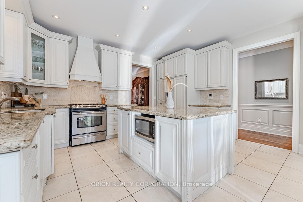 Photo 12 of 293 La Rose Avenue, Etobicoke, Willowridge-Martingrove-Richview — HOMEH