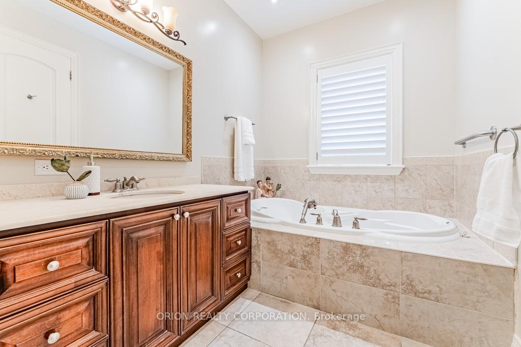 Photo 19 of 293 La Rose Avenue, Etobicoke, Willowridge-Martingrove-Richview — HOMEH