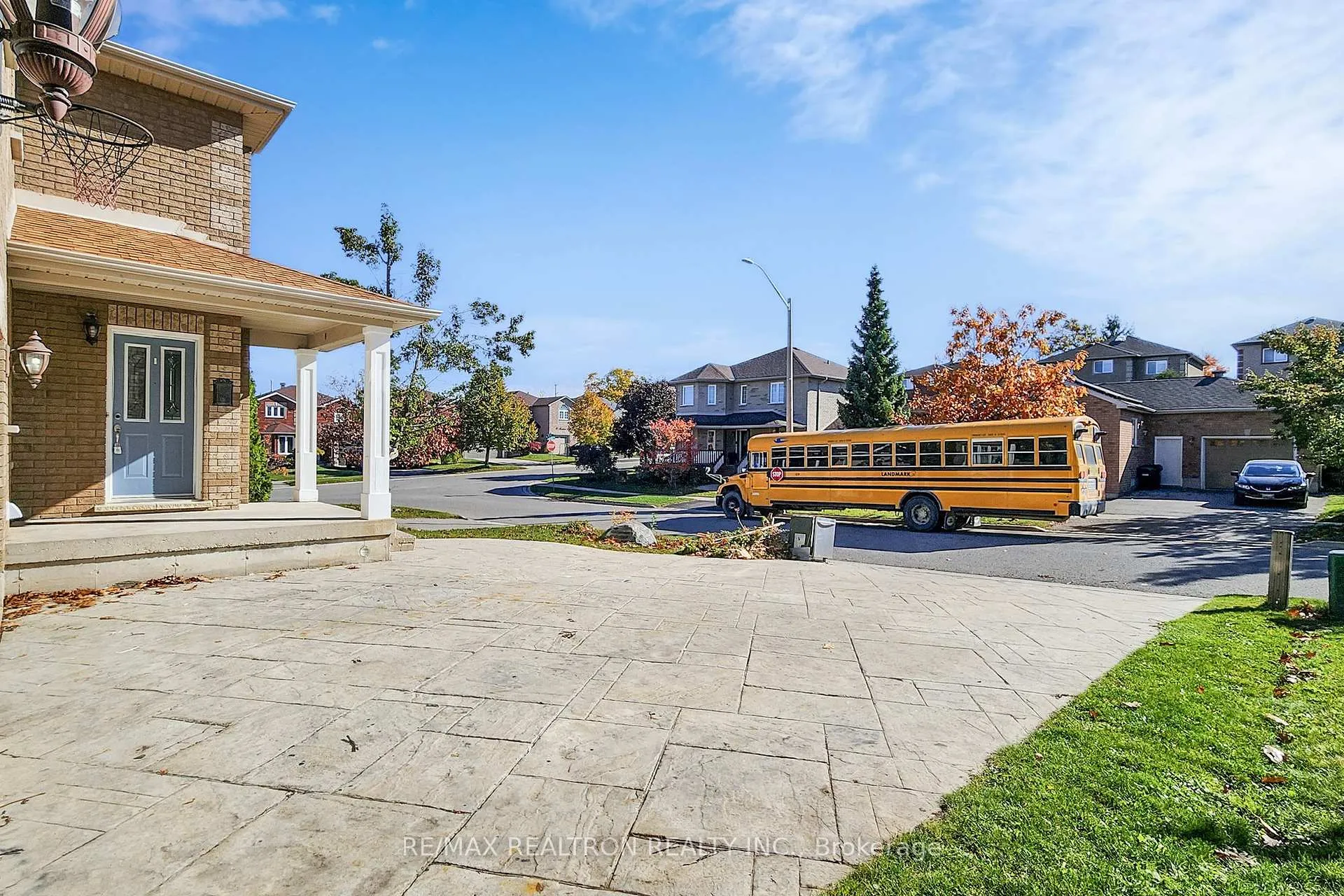 Photo 3 of 46 Watson Drive, Barrie, East Bayfield — HOMEH