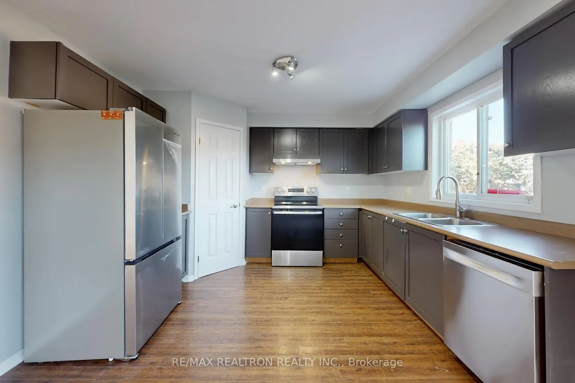 Photo 21 of 46 Watson Drive, Barrie, East Bayfield — HOMEH