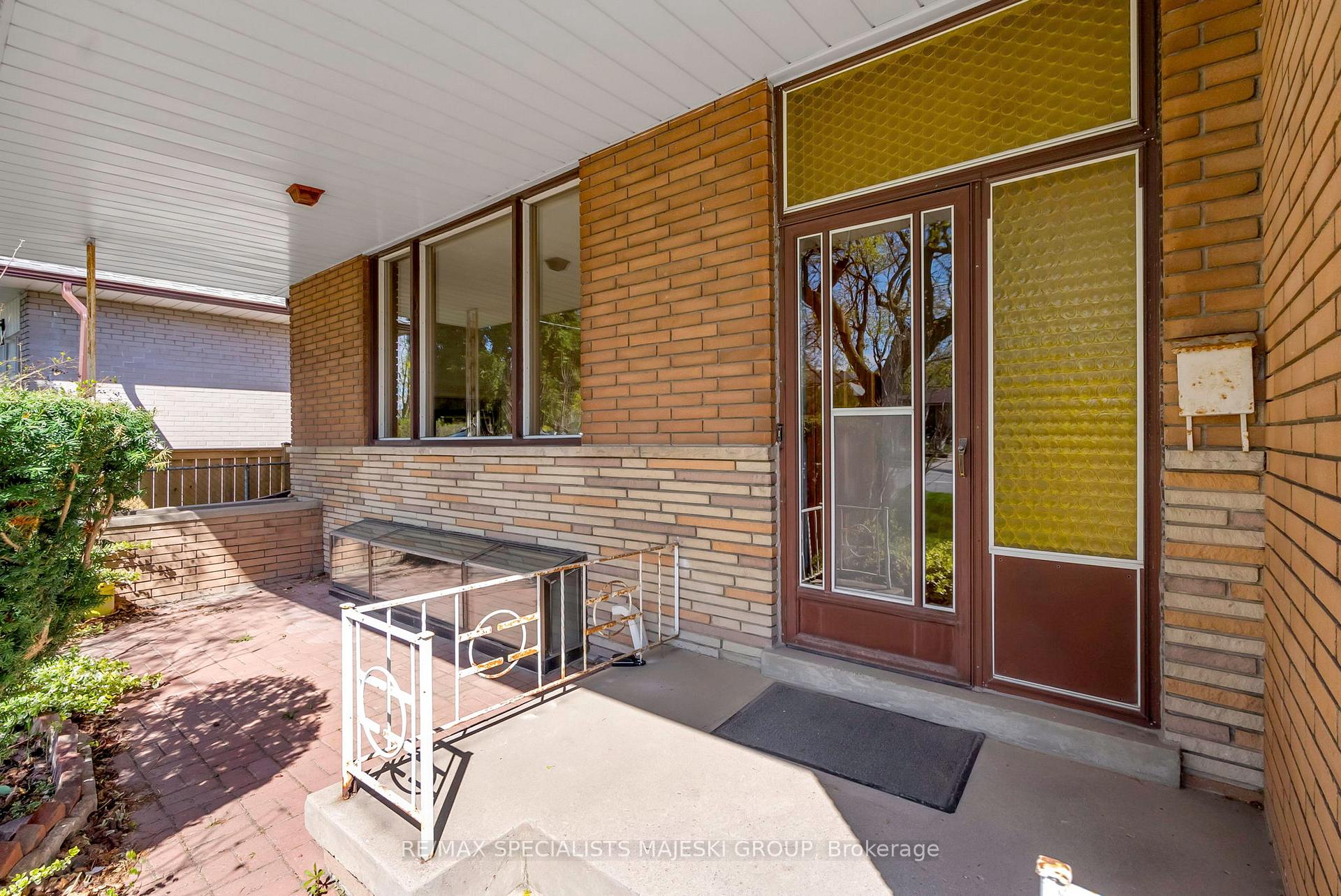 Photo 2 of 220 The Westway, Etobicoke, Kingsview Village-The Westway — HOMEH