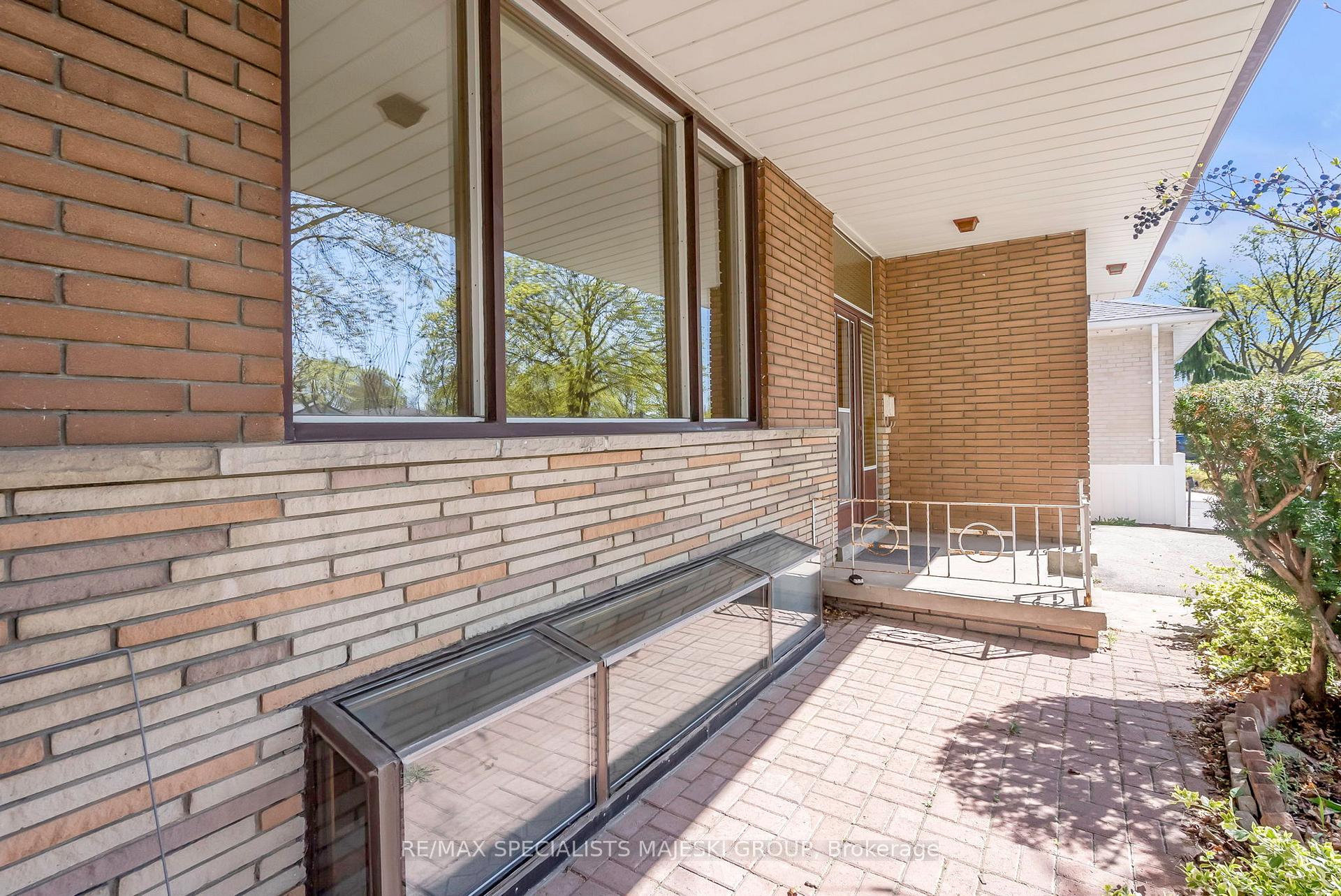 Photo 3 of 220 The Westway, Etobicoke, Kingsview Village-The Westway — HOMEH
