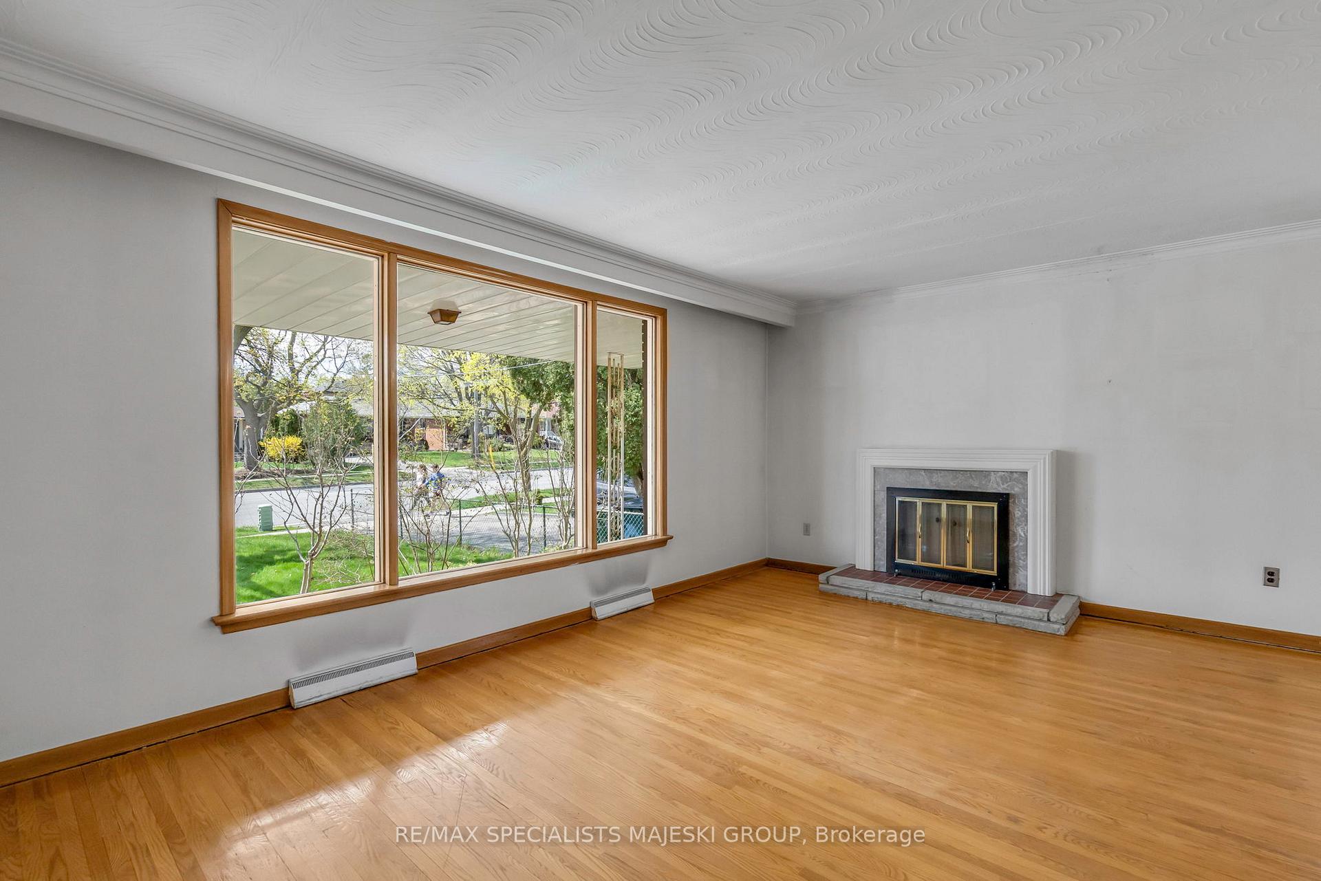 Photo 4 of 220 The Westway, Etobicoke, Kingsview Village-The Westway — HOMEH