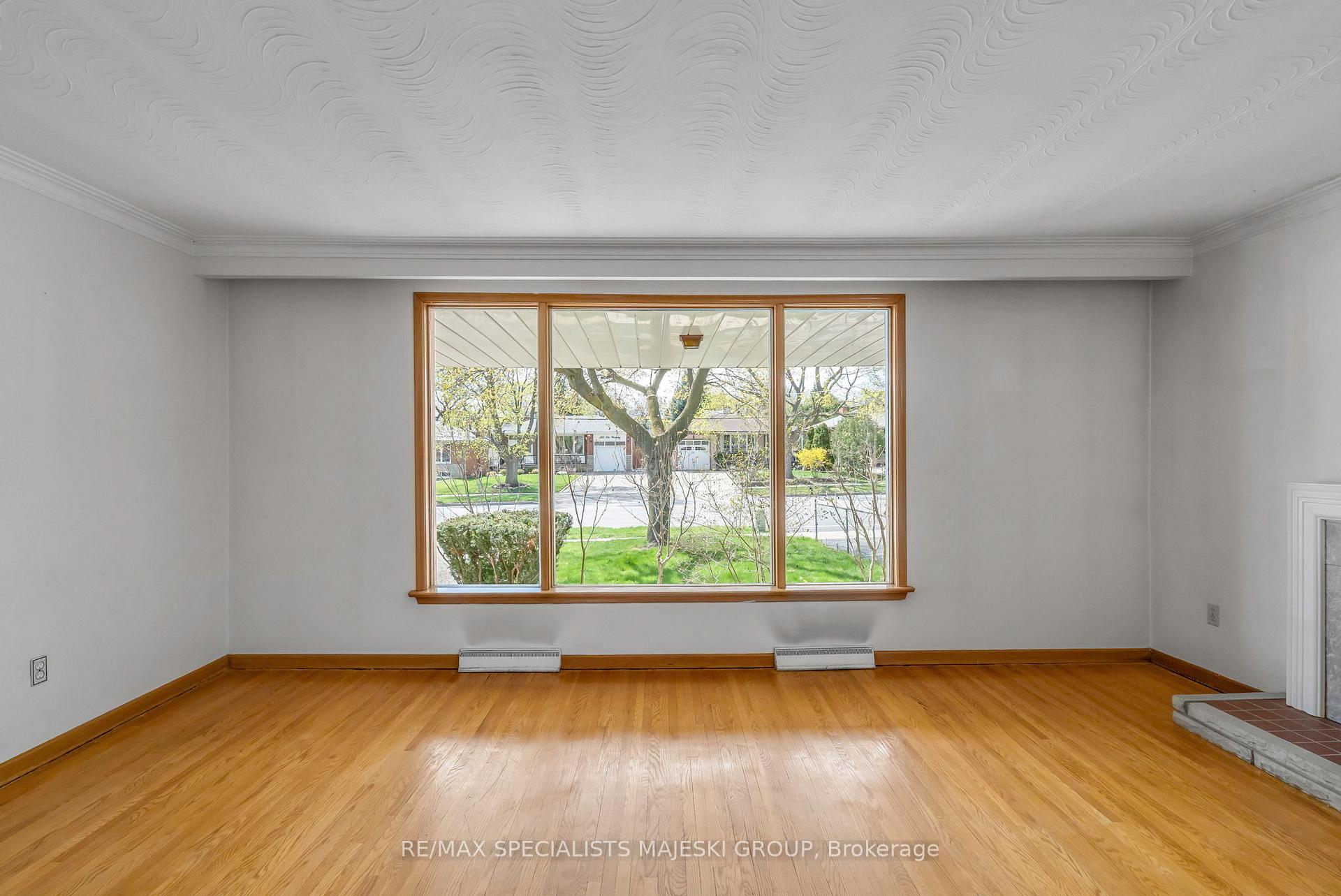 Photo 5 of 220 The Westway, Etobicoke, Kingsview Village-The Westway — HOMEH