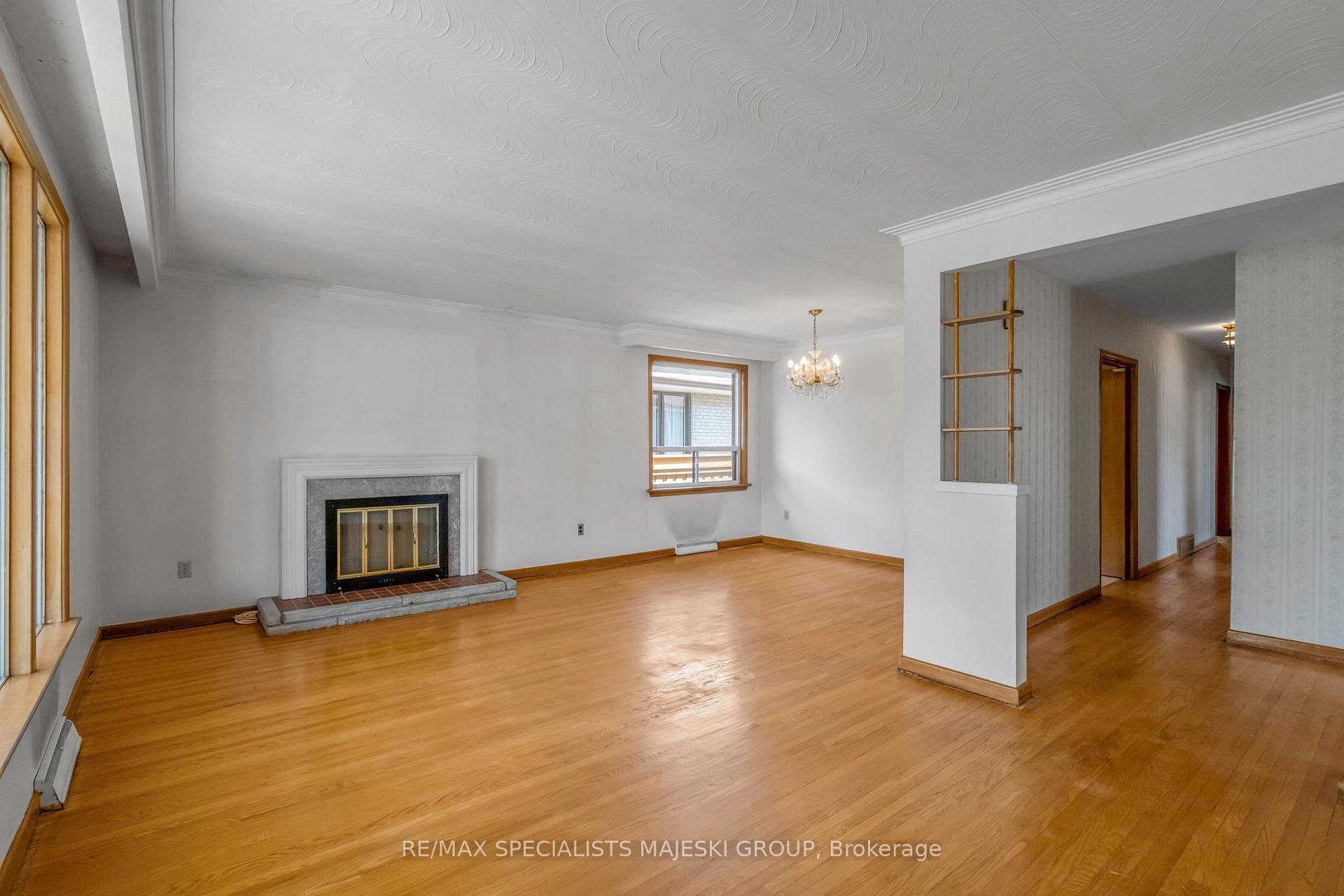 Photo 7 of 220 The Westway, Etobicoke, Kingsview Village-The Westway — HOMEH