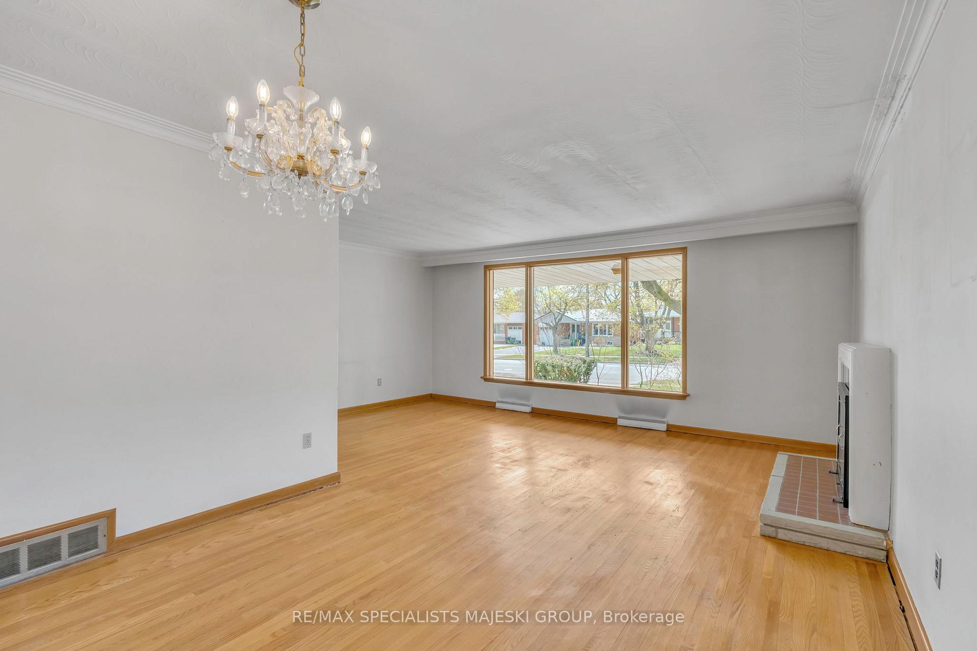 Photo 10 of 220 The Westway, Etobicoke, Kingsview Village-The Westway — HOMEH