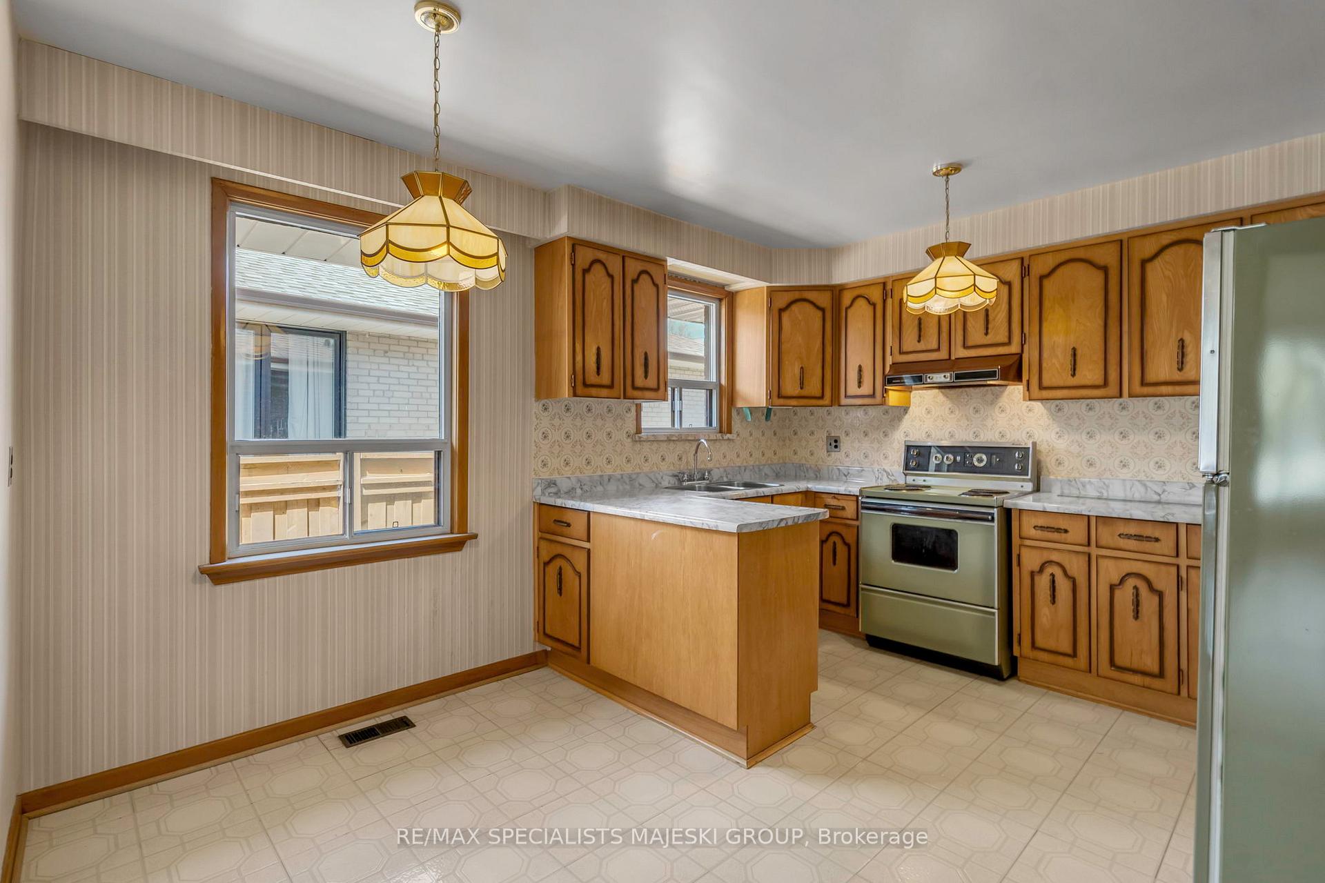 Photo 11 of 220 The Westway, Etobicoke, Kingsview Village-The Westway — HOMEH