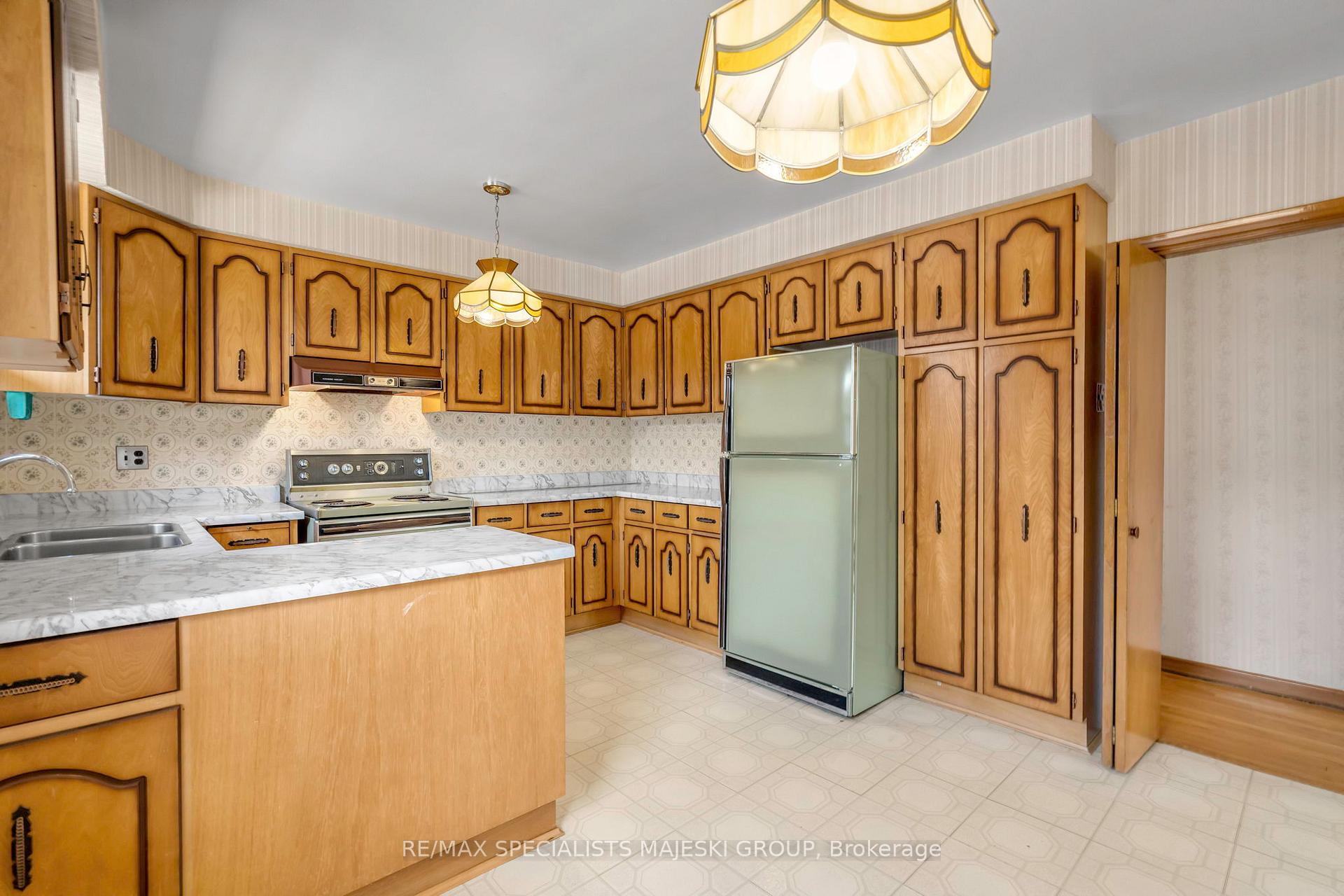 Photo 12 of 220 The Westway, Etobicoke, Kingsview Village-The Westway — HOMEH