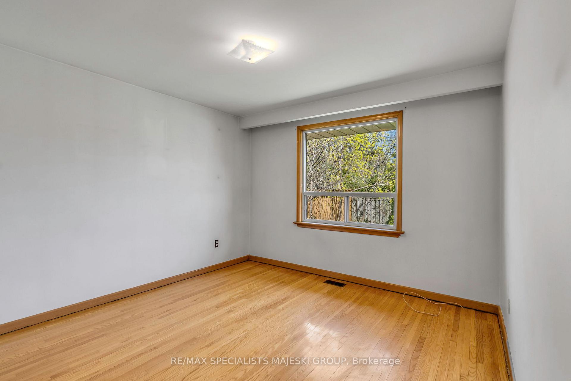 Photo 13 of 220 The Westway, Etobicoke, Kingsview Village-The Westway — HOMEH