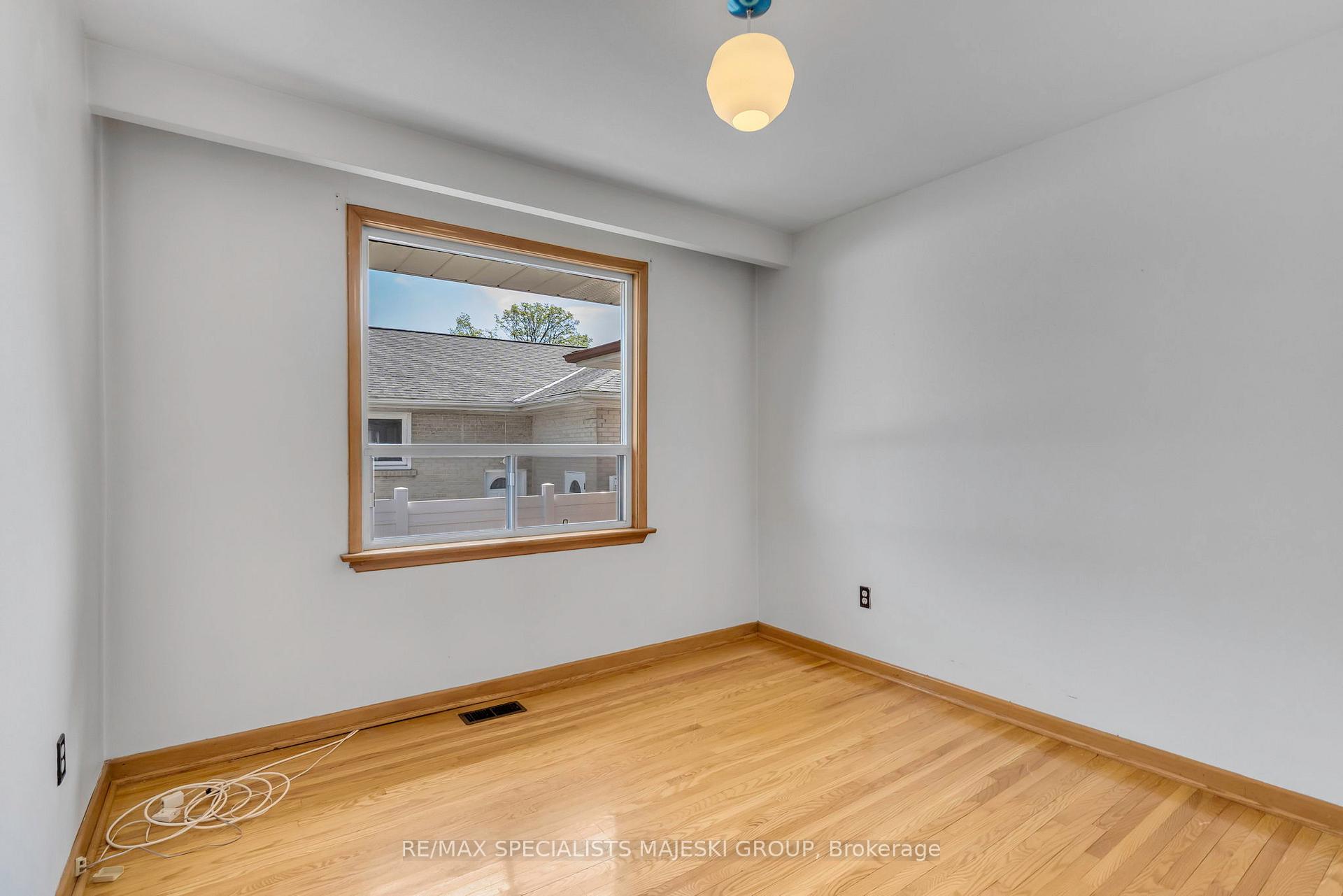 Photo 19 of 220 The Westway, Etobicoke, Kingsview Village-The Westway — HOMEH