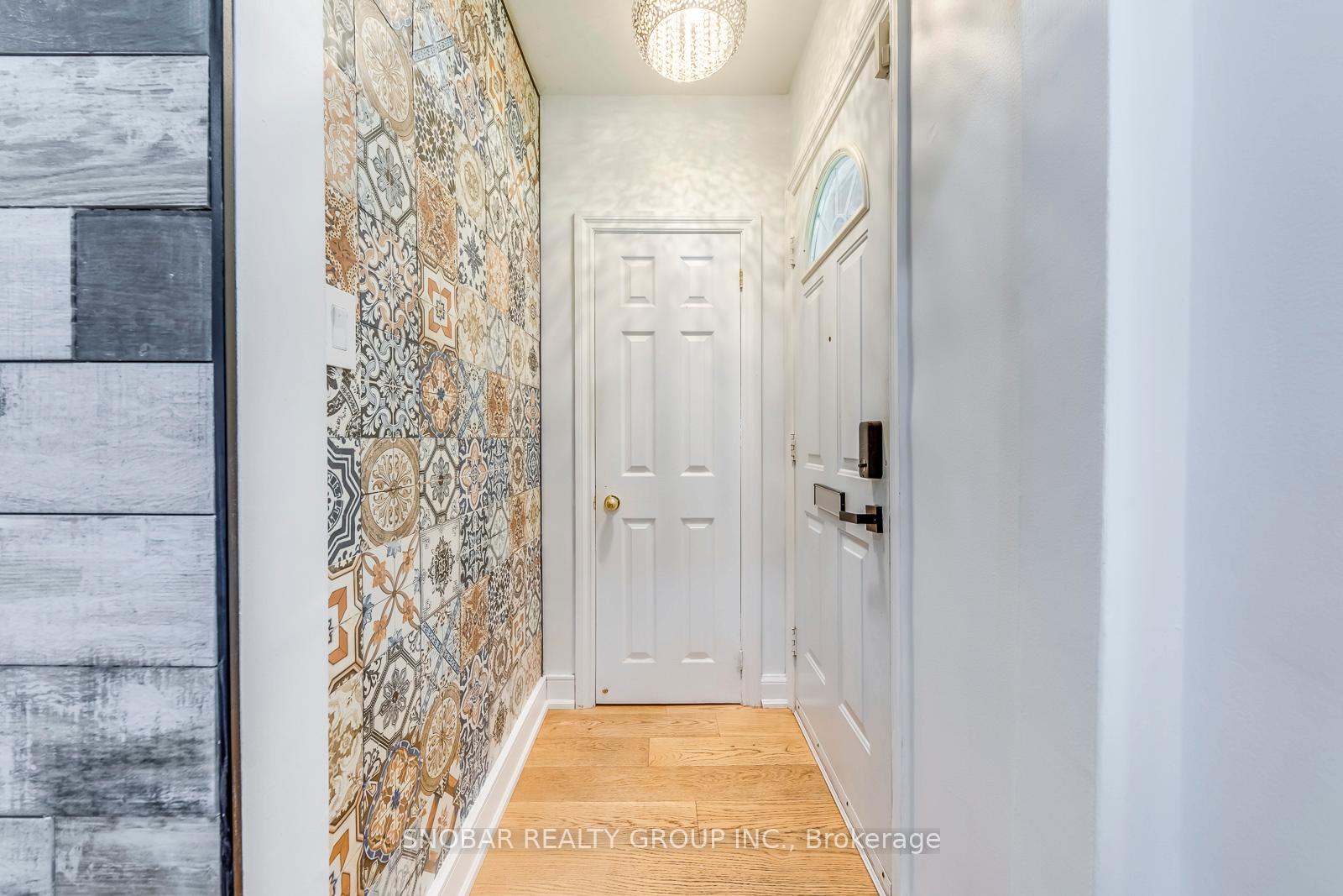 Photo 4 of 32 Dixon Road, Etobicoke, Humber Heights — HOMEH