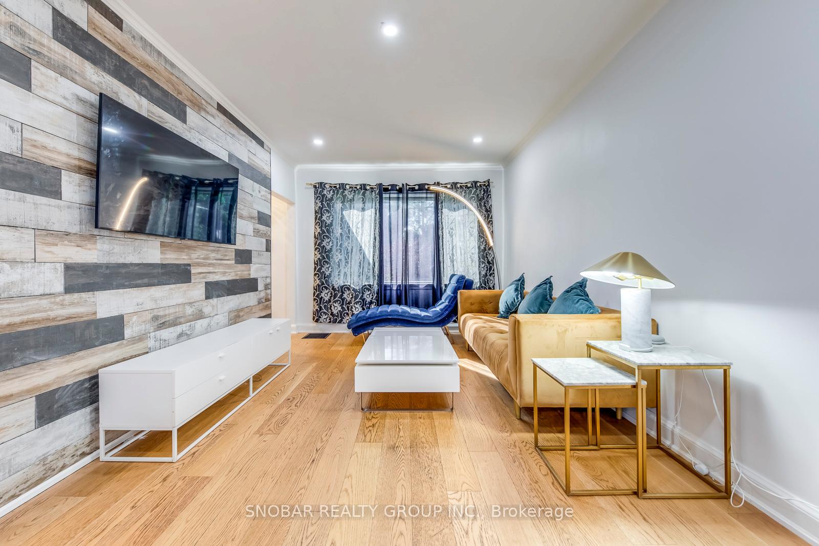 Photo 5 of 32 Dixon Road, Etobicoke, Humber Heights — HOMEH
