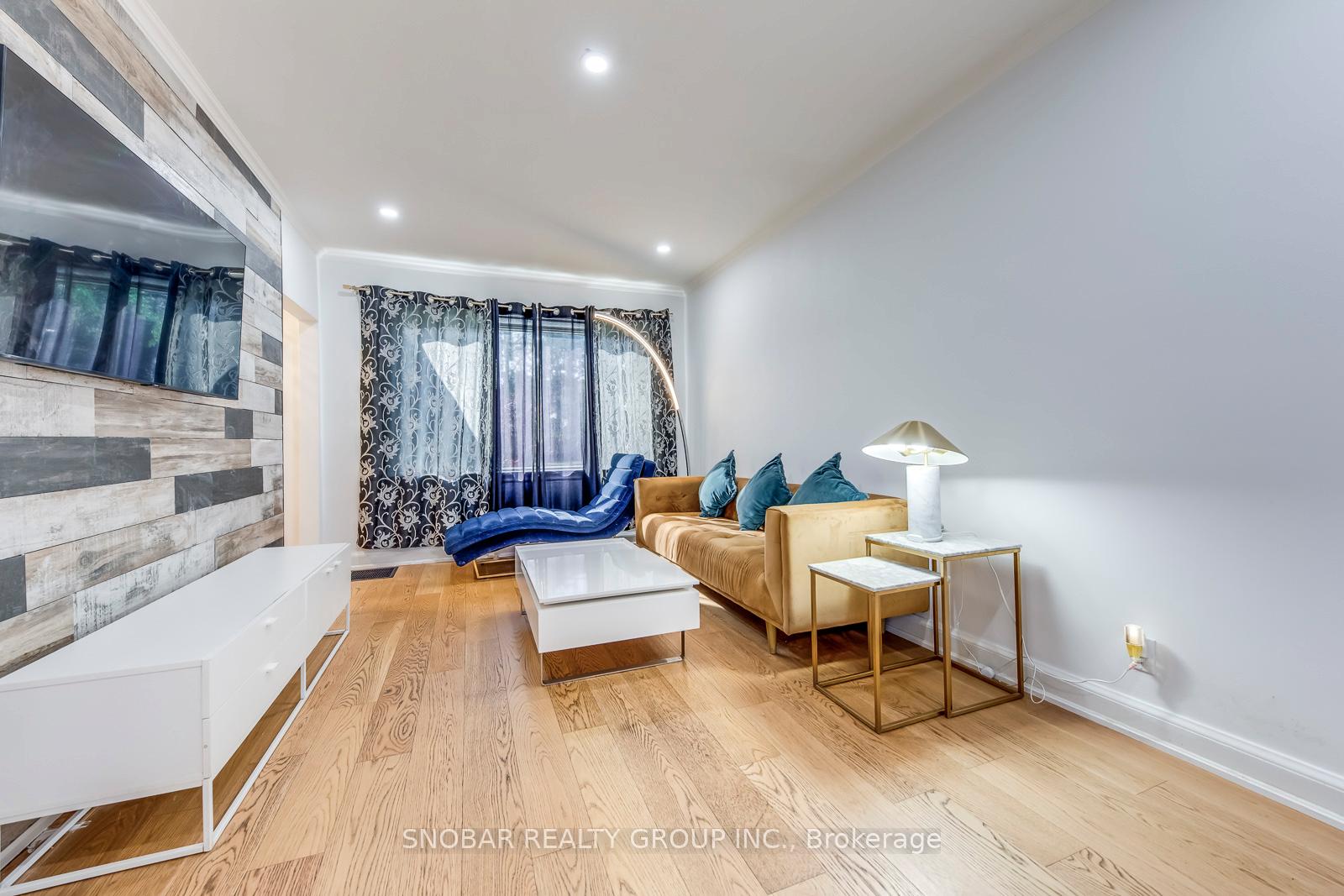 Photo 6 of 32 Dixon Road, Etobicoke, Humber Heights — HOMEH