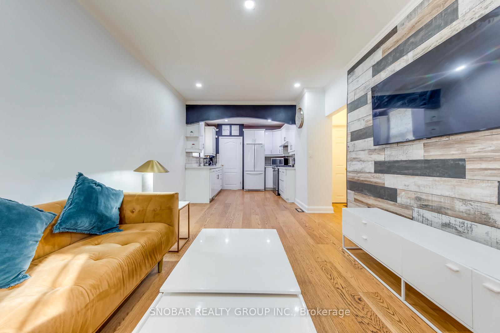 Photo 8 of 32 Dixon Road, Etobicoke, Humber Heights — HOMEH