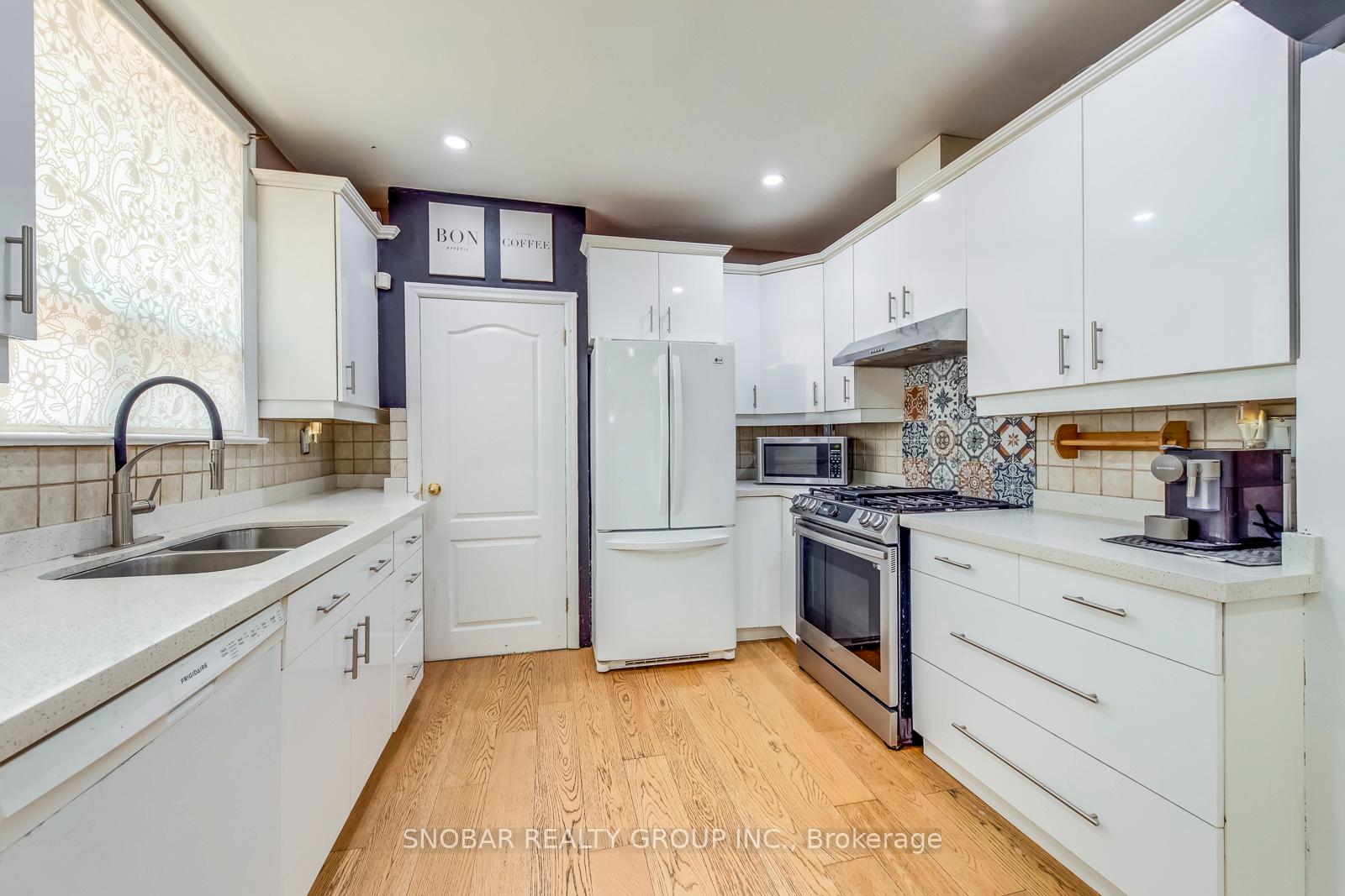 Photo 12 of 32 Dixon Road, Etobicoke, Humber Heights — HOMEH