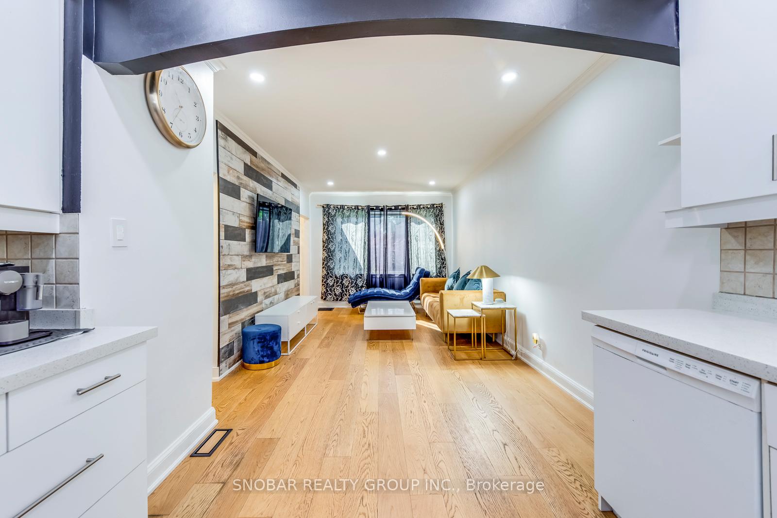 Photo 13 of 32 Dixon Road, Etobicoke, Humber Heights — HOMEH