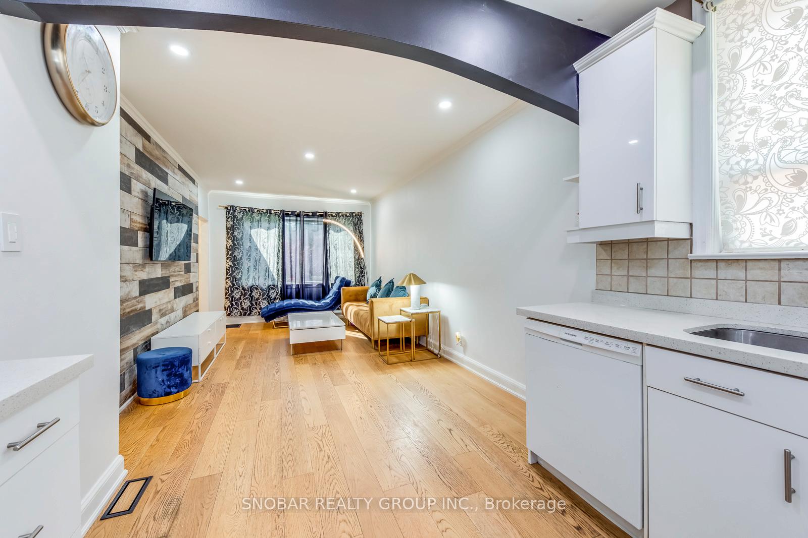 Photo 14 of 32 Dixon Road, Etobicoke, Humber Heights — HOMEH